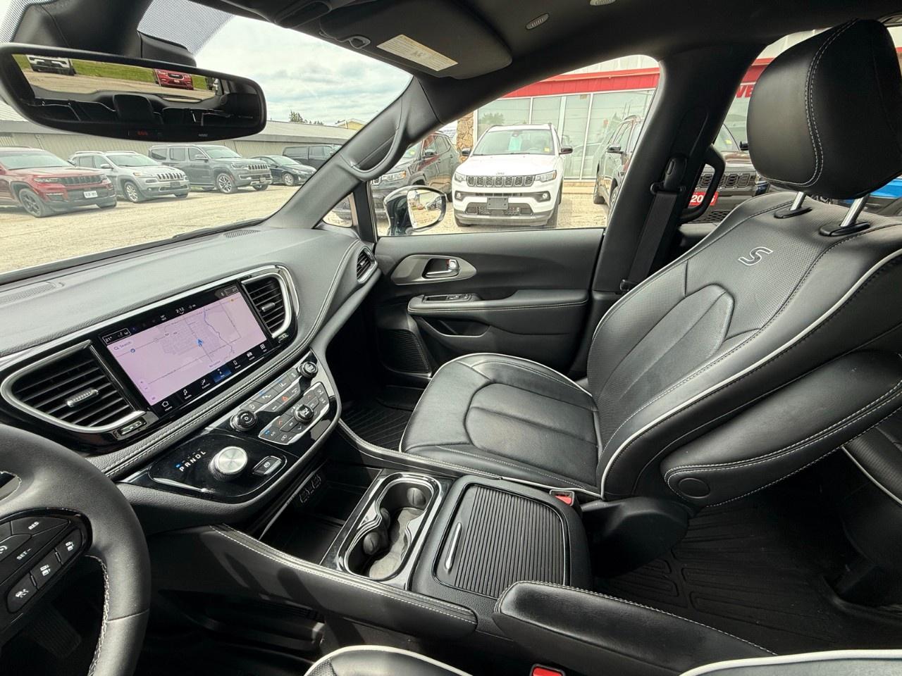 2024 Chrysler Pacifica Limited FWD Photo