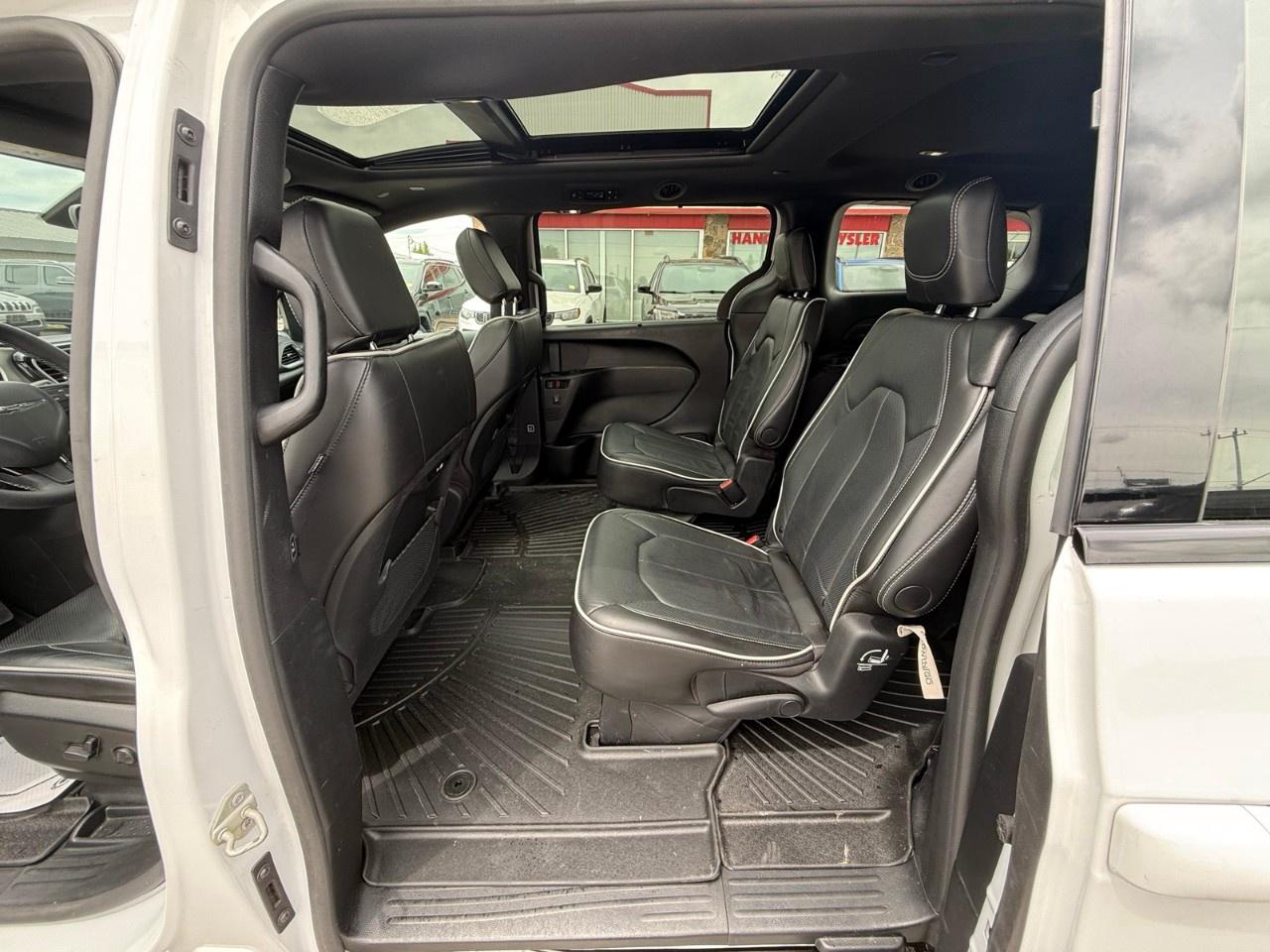 2024 Chrysler Pacifica Limited FWD Photo