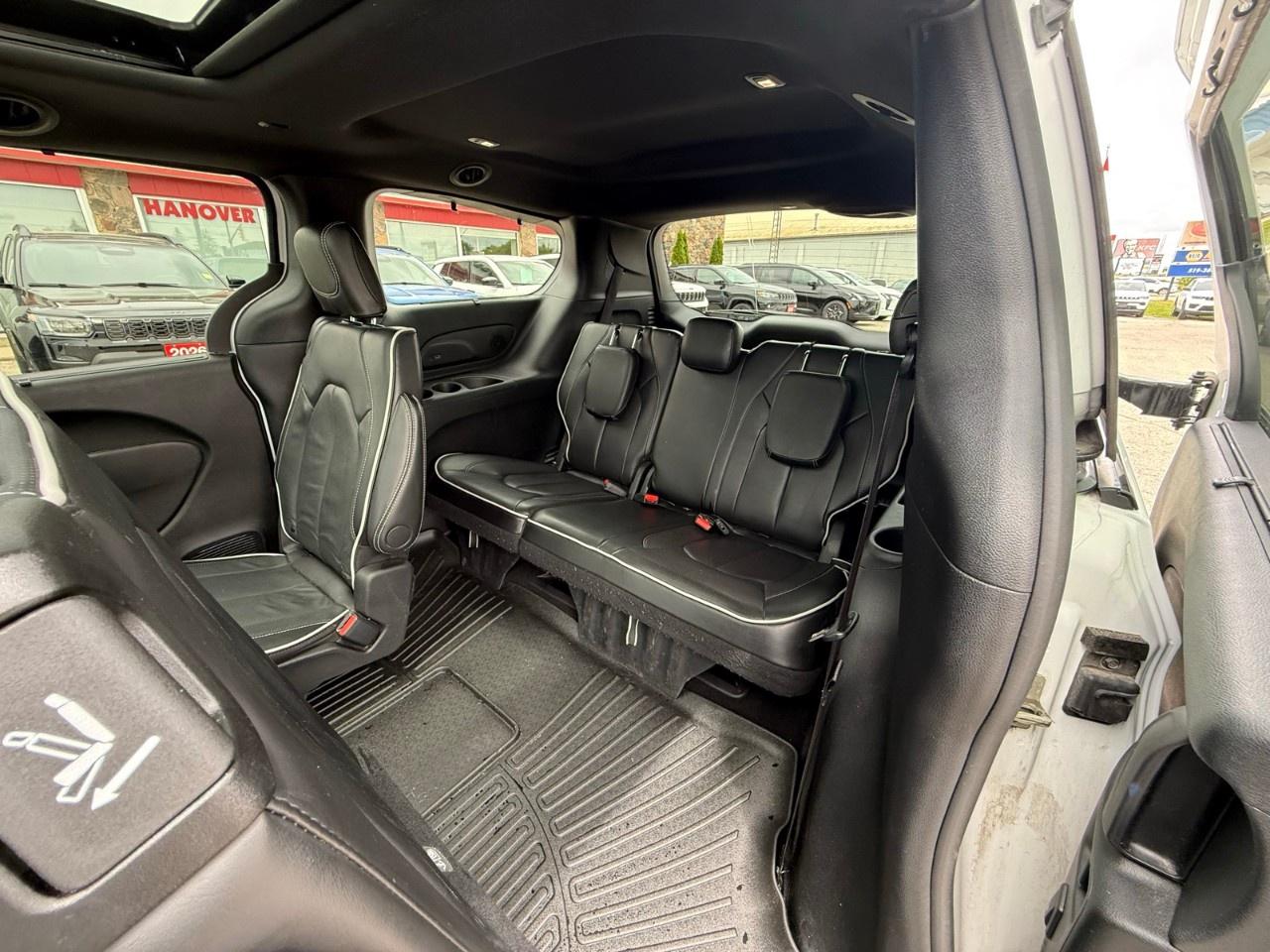 2024 Chrysler Pacifica Limited FWD Photo