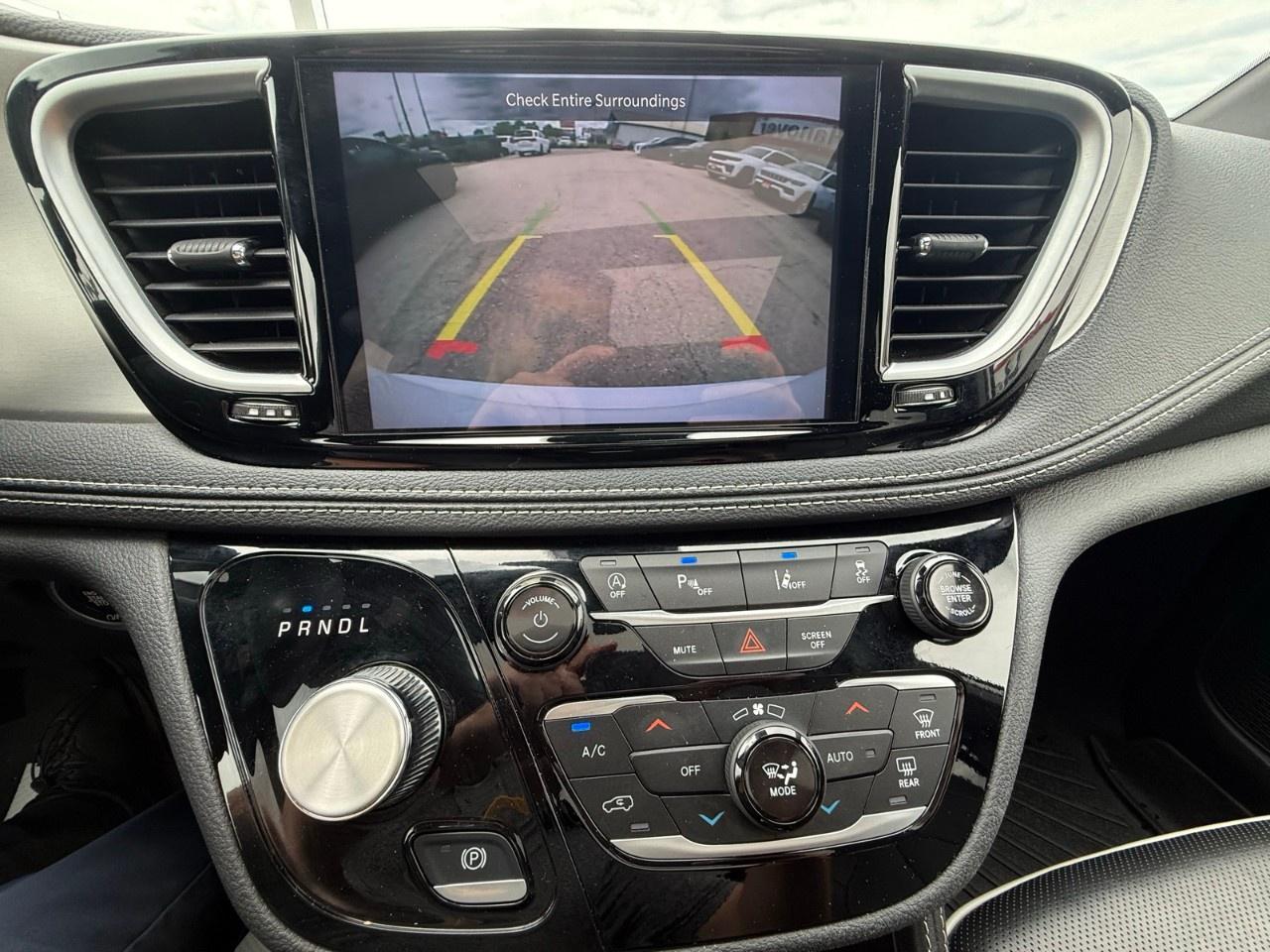 2024 Chrysler Pacifica Limited FWD Photo
