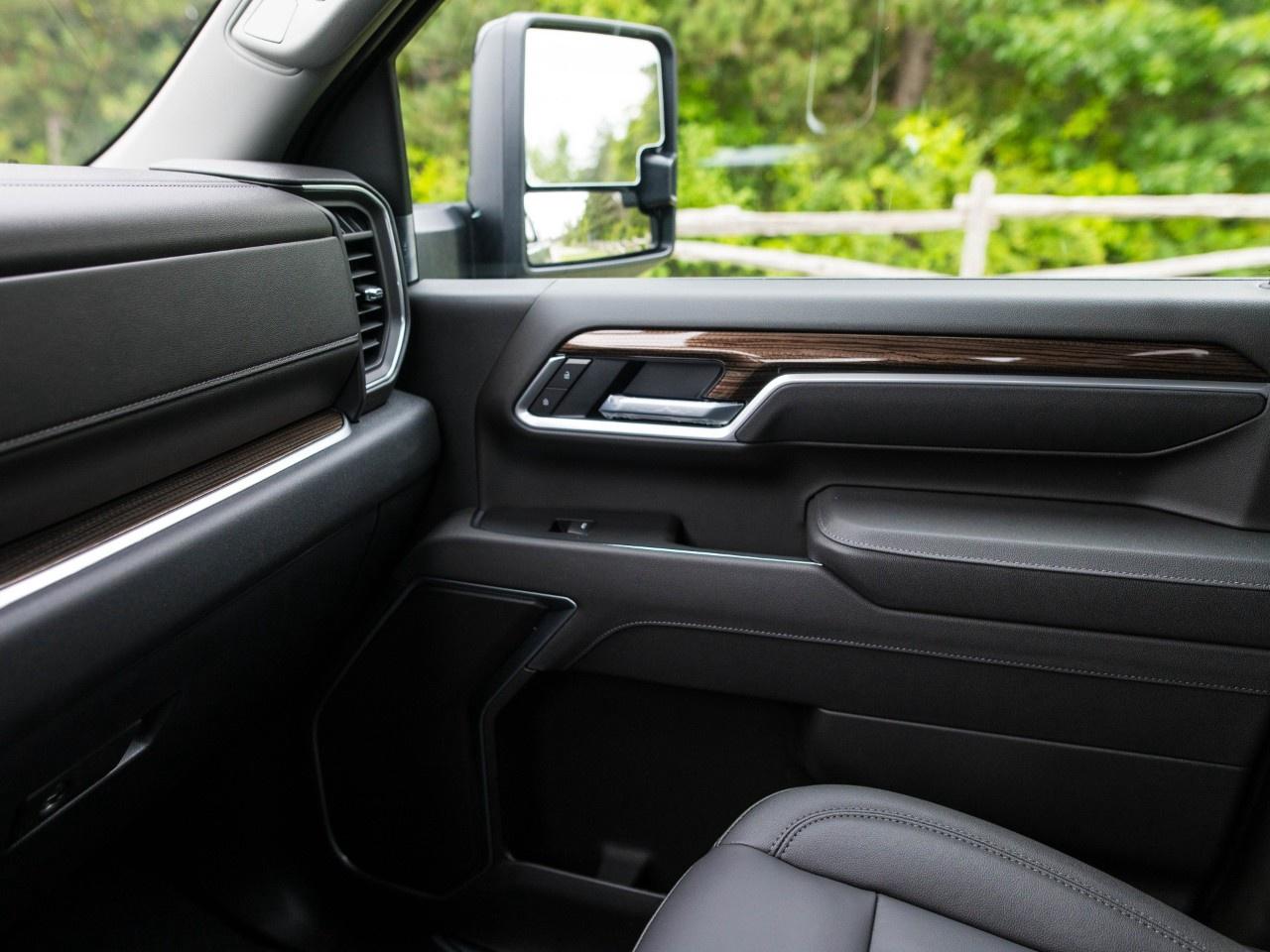 2026 Chevrolet SILVERADO 2500HD 4WD Crew Cab Standard Box LT Photo
