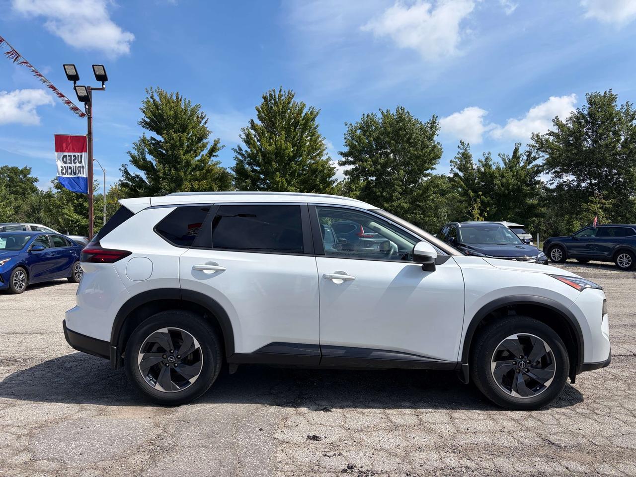 2024 Nissan Rogue SV MOONROOF Photo