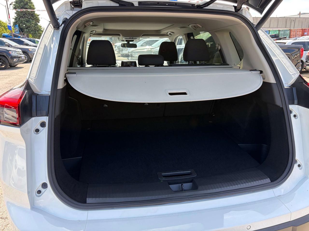 2024 Nissan Rogue SV MOONROOF Photo