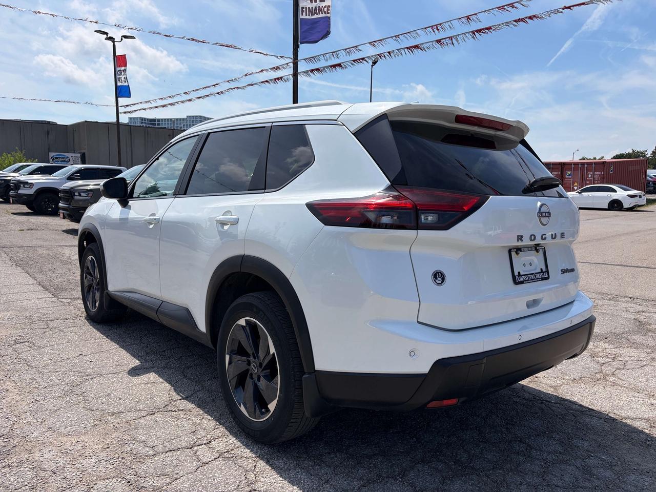 2024 Nissan Rogue SV MOONROOF Photo