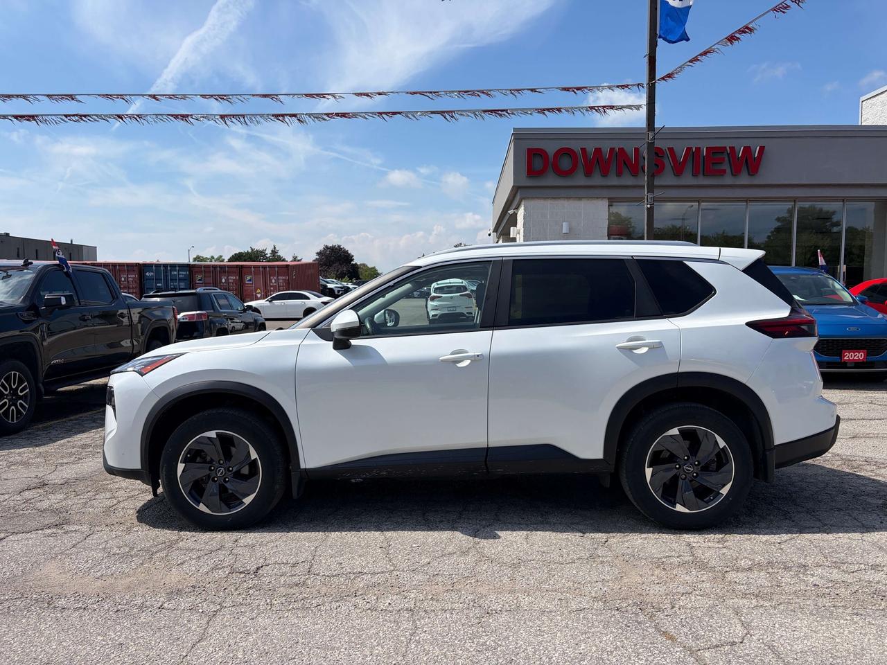 2024 Nissan Rogue SV MOONROOF Photo