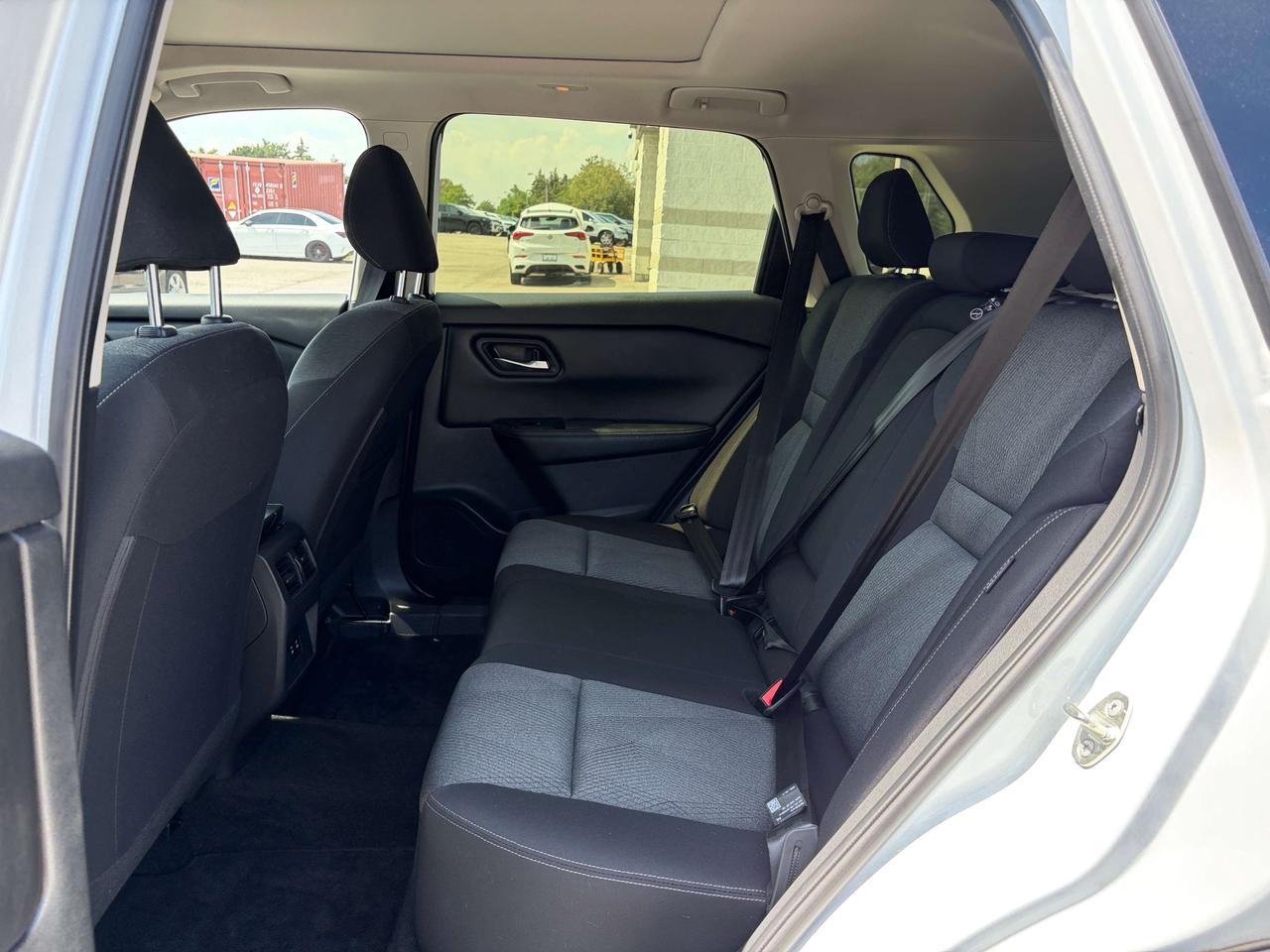 2024 Nissan Rogue SV MOONROOF Photo