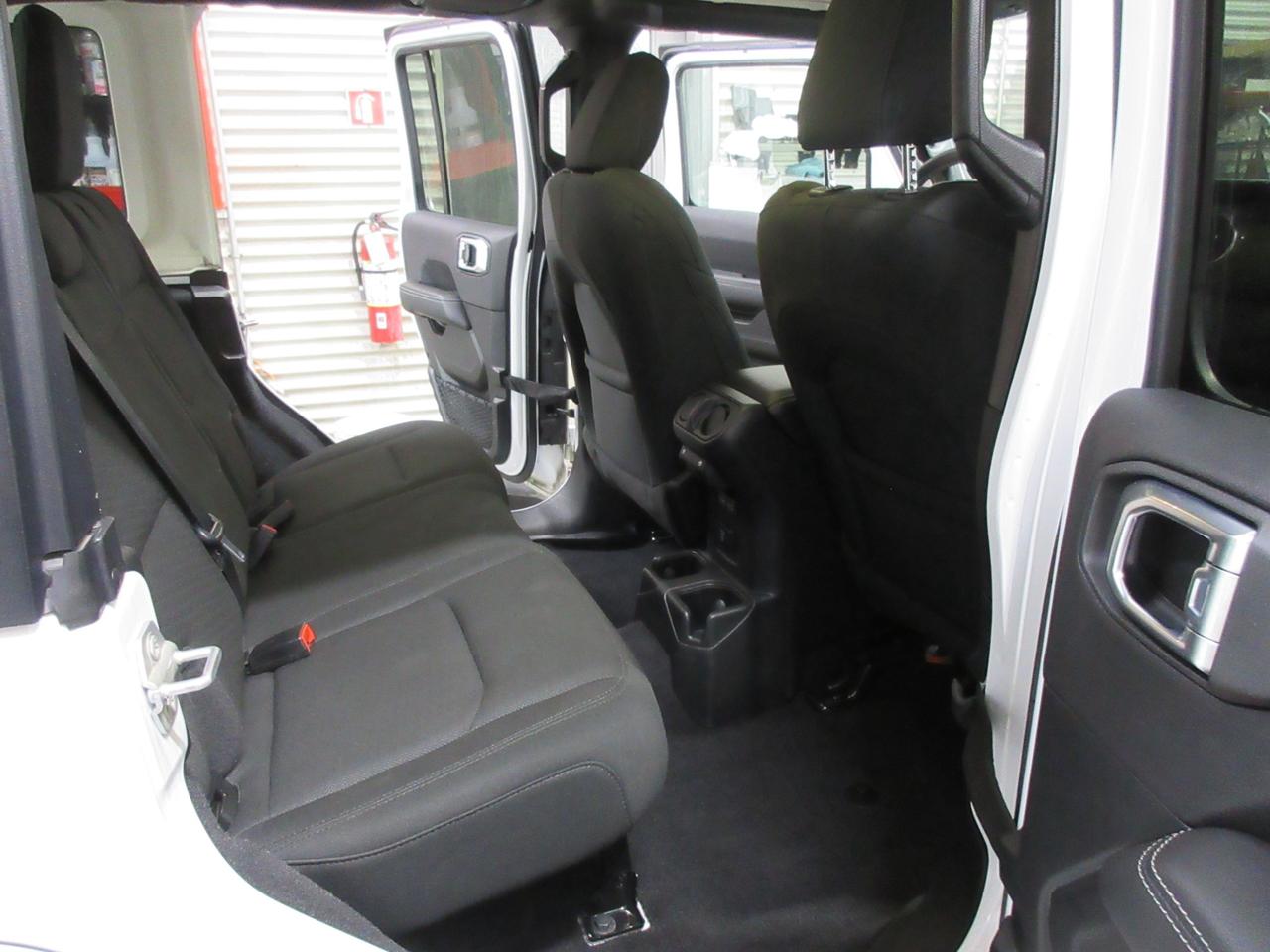 2021 Jeep WRANGLER UNLIMITED Sahara 4dr 4x4 Photo