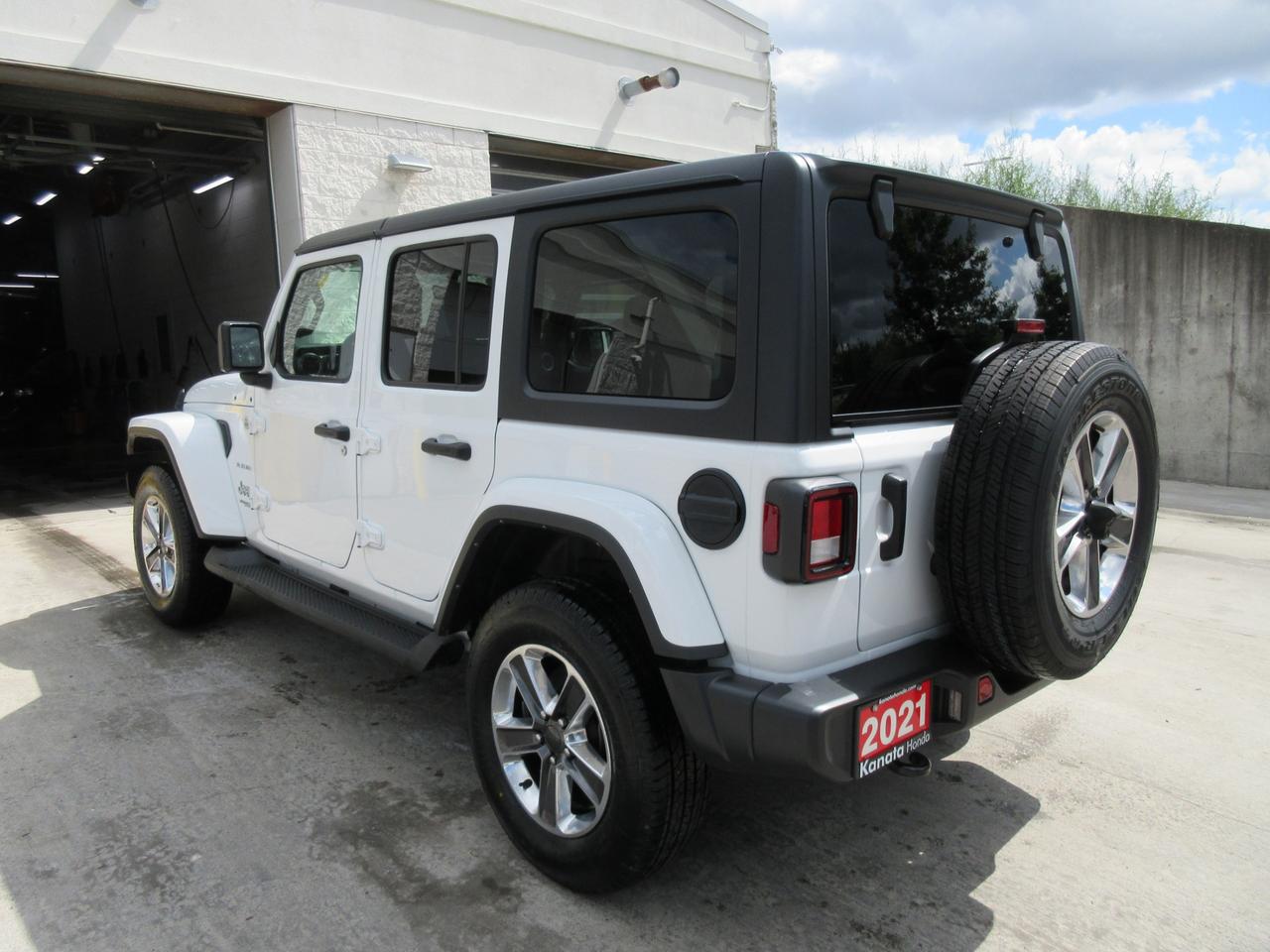 2021 Jeep WRANGLER UNLIMITED Sahara 4dr 4x4 Photo
