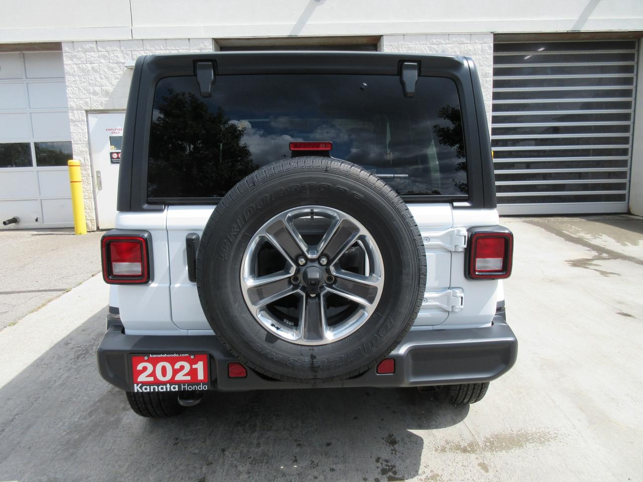 2021 Jeep WRANGLER UNLIMITED Sahara 4dr 4x4 Photo