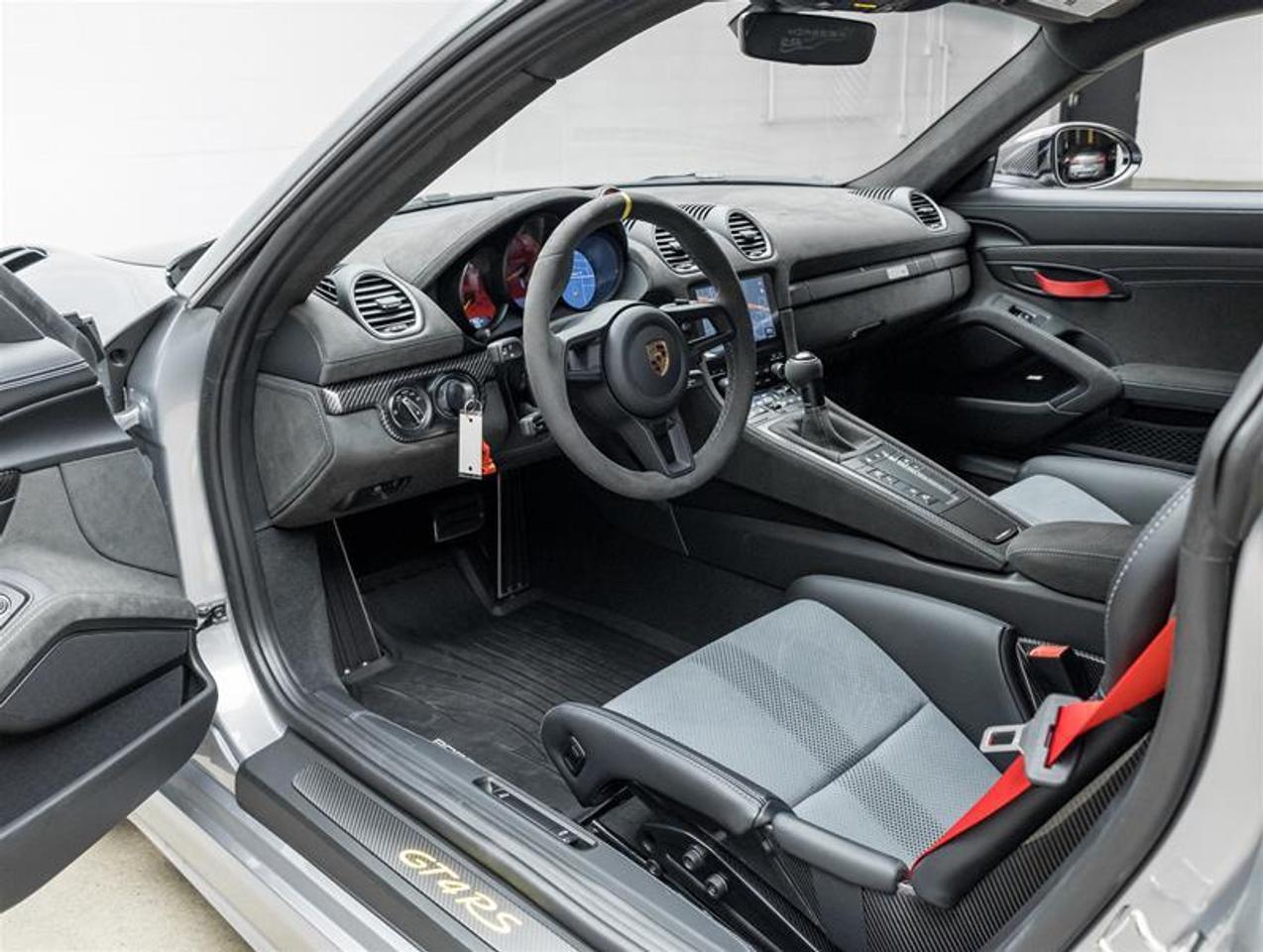2025 Porsche 718 Cayman  Photo