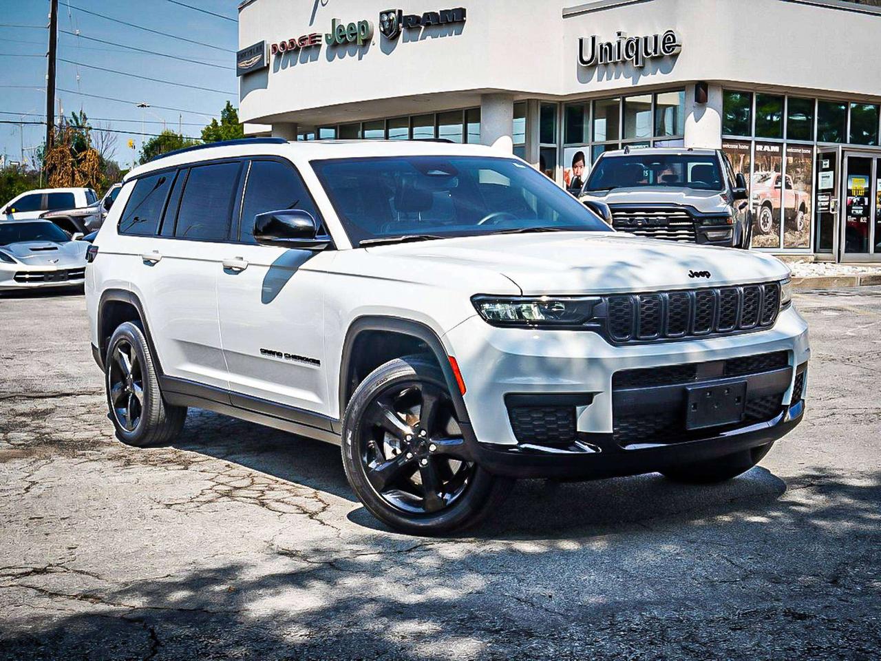 2022 Jeep Grand Cherokee  Photo5
