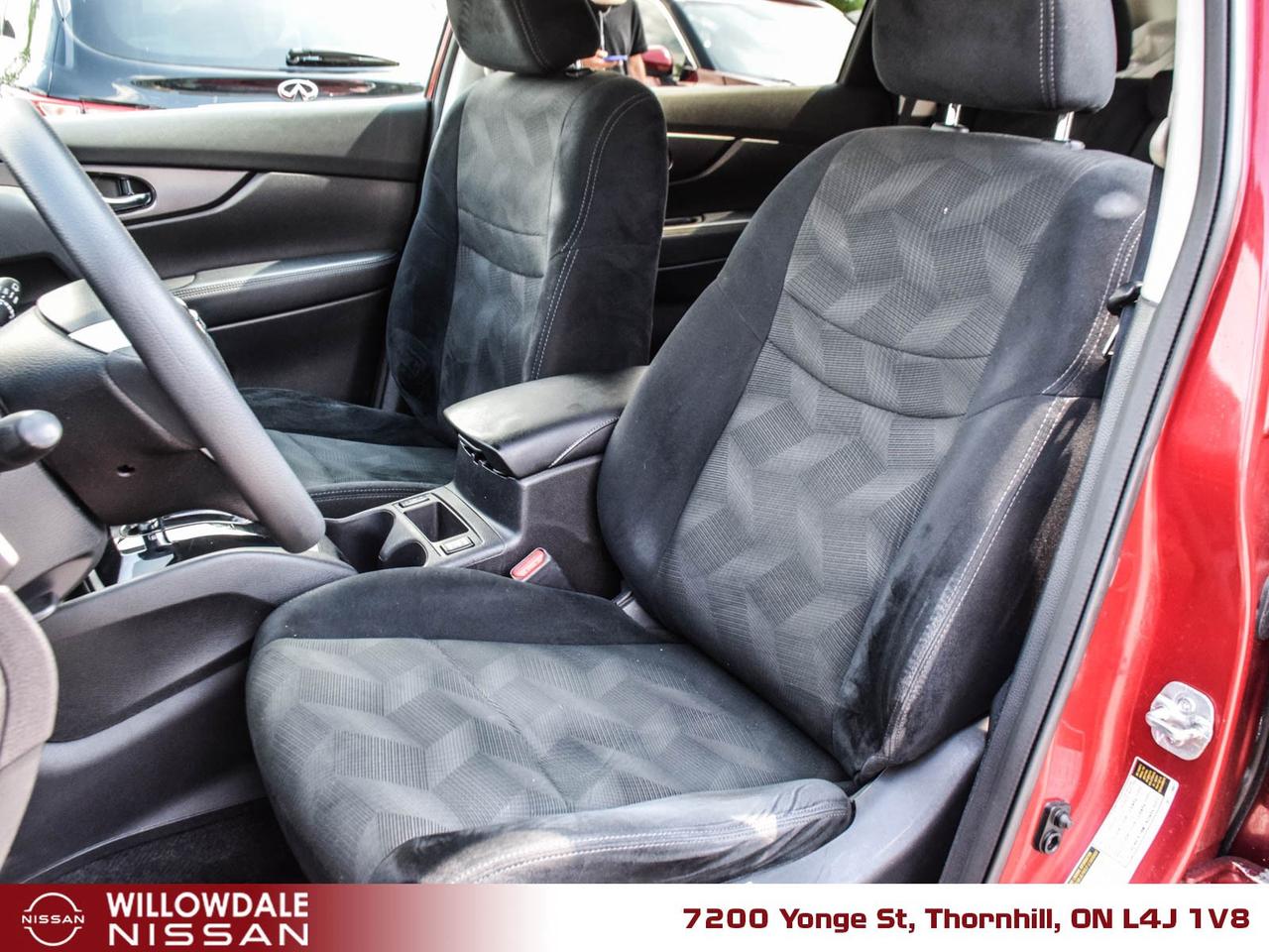 2016 Nissan Rogue SV (CVT) 4dr Front-Wheel Drive Photo