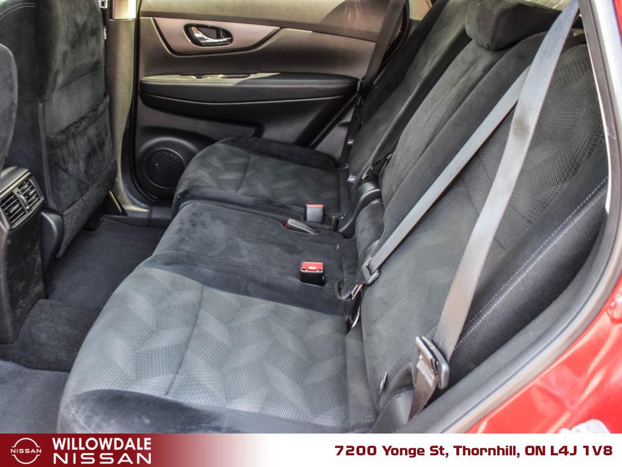 2016 Nissan Rogue SV (CVT) 4dr Front-Wheel Drive Photo