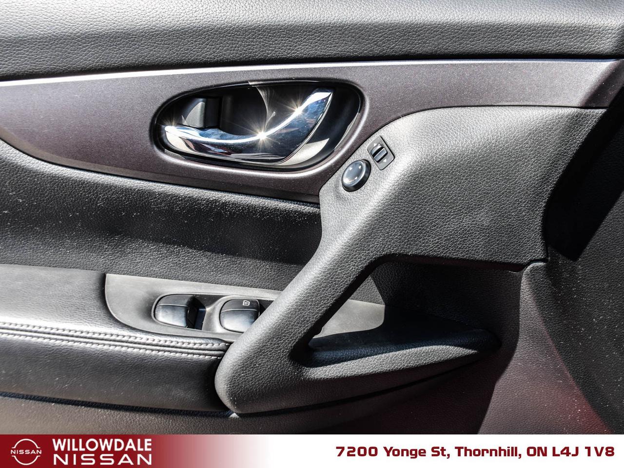 2016 Nissan Rogue SV (CVT) 4dr Front-Wheel Drive Photo