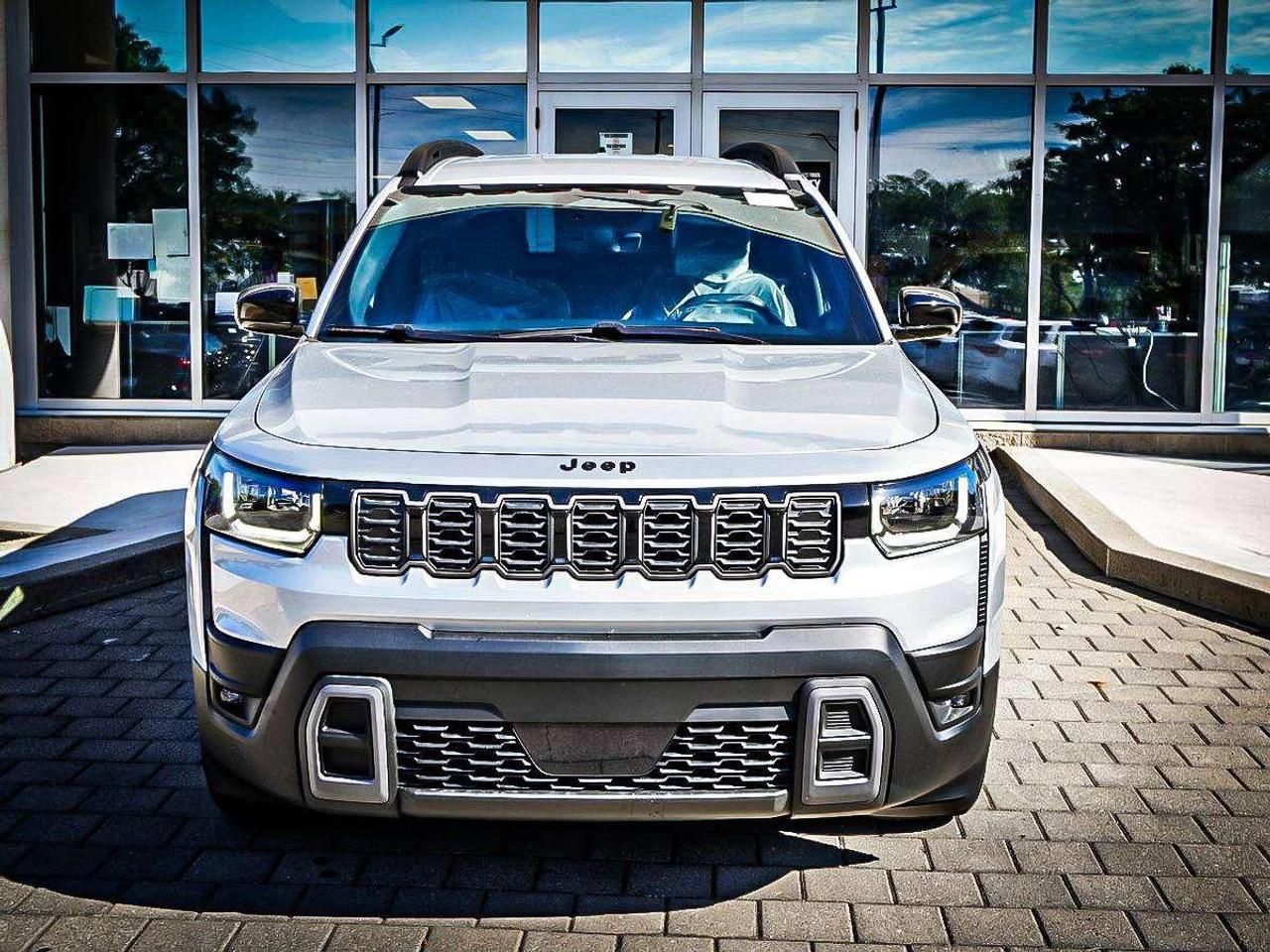 2026 Jeep Cherokee  Photo3