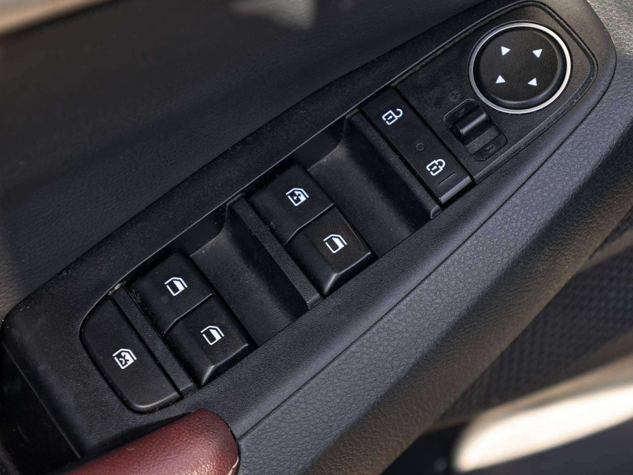 2023 Kia Seltos SX AWD   HUD   Premium Sound   Rain Sensing Wiper Photo