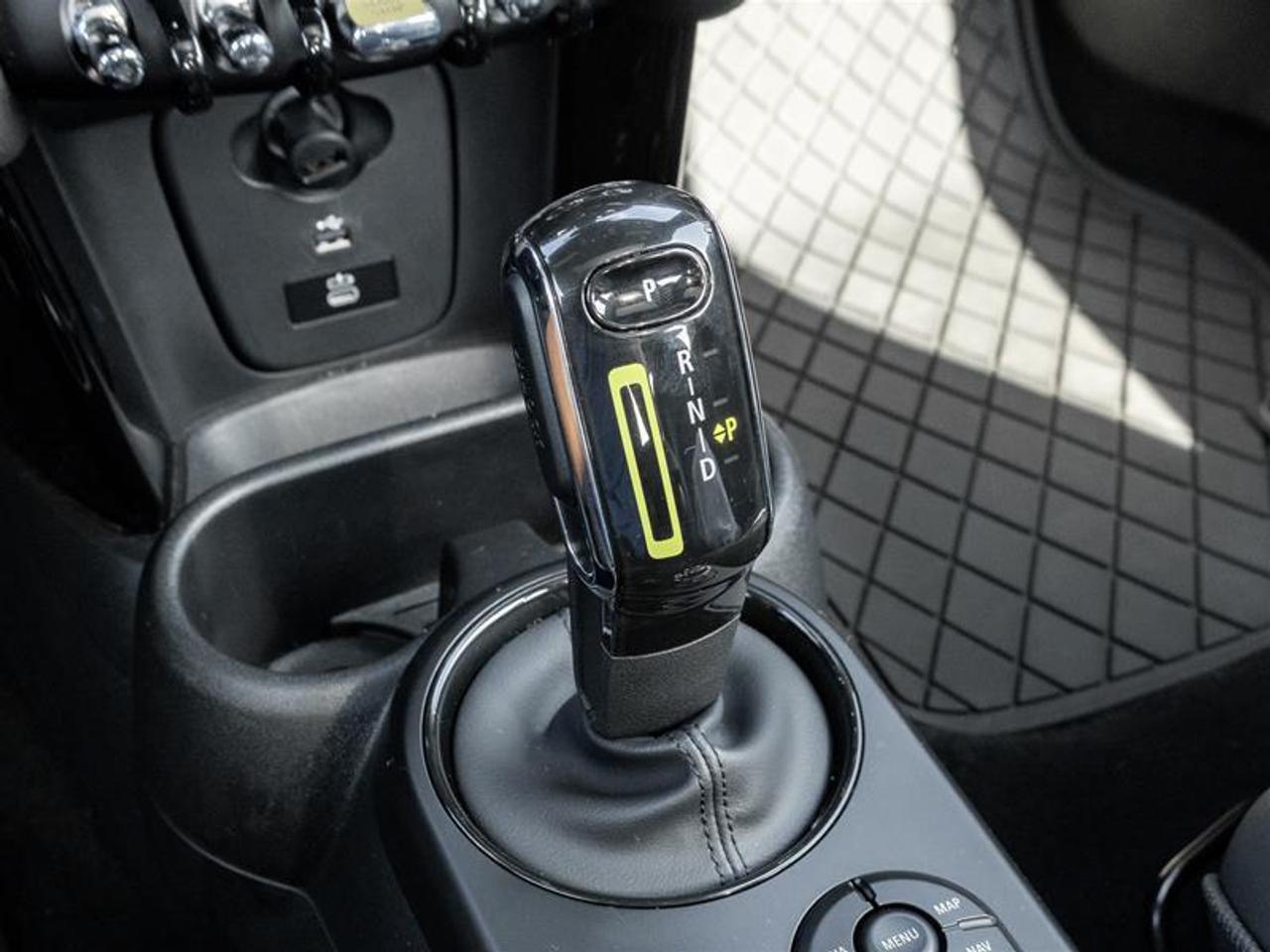 2024 MINI SE 3 Door Cooper Front-Wheel Drive Hatchback Photo