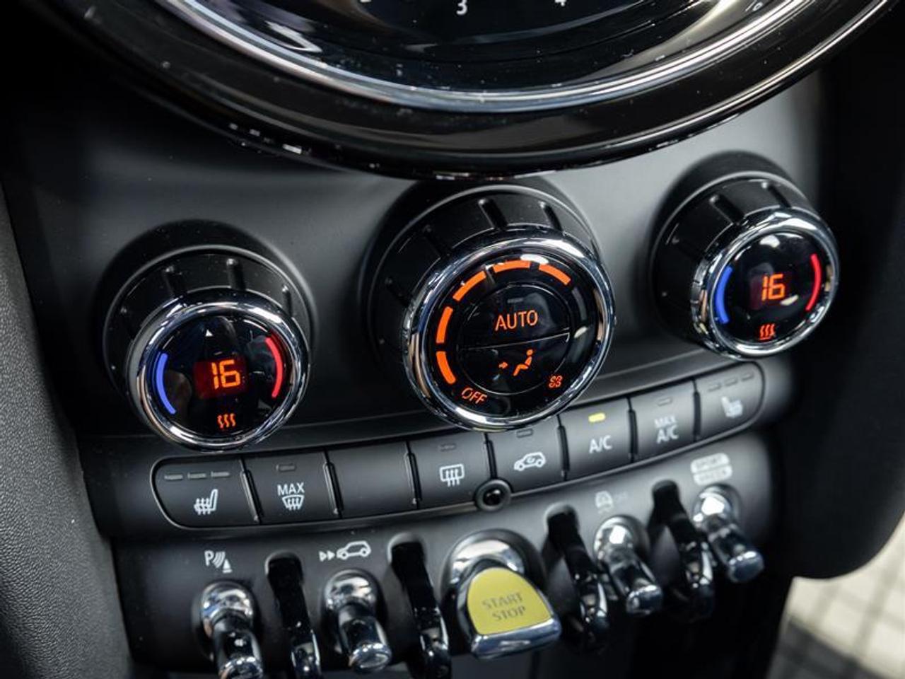 2024 MINI SE 3 Door Cooper Front-Wheel Drive Hatchback Photo