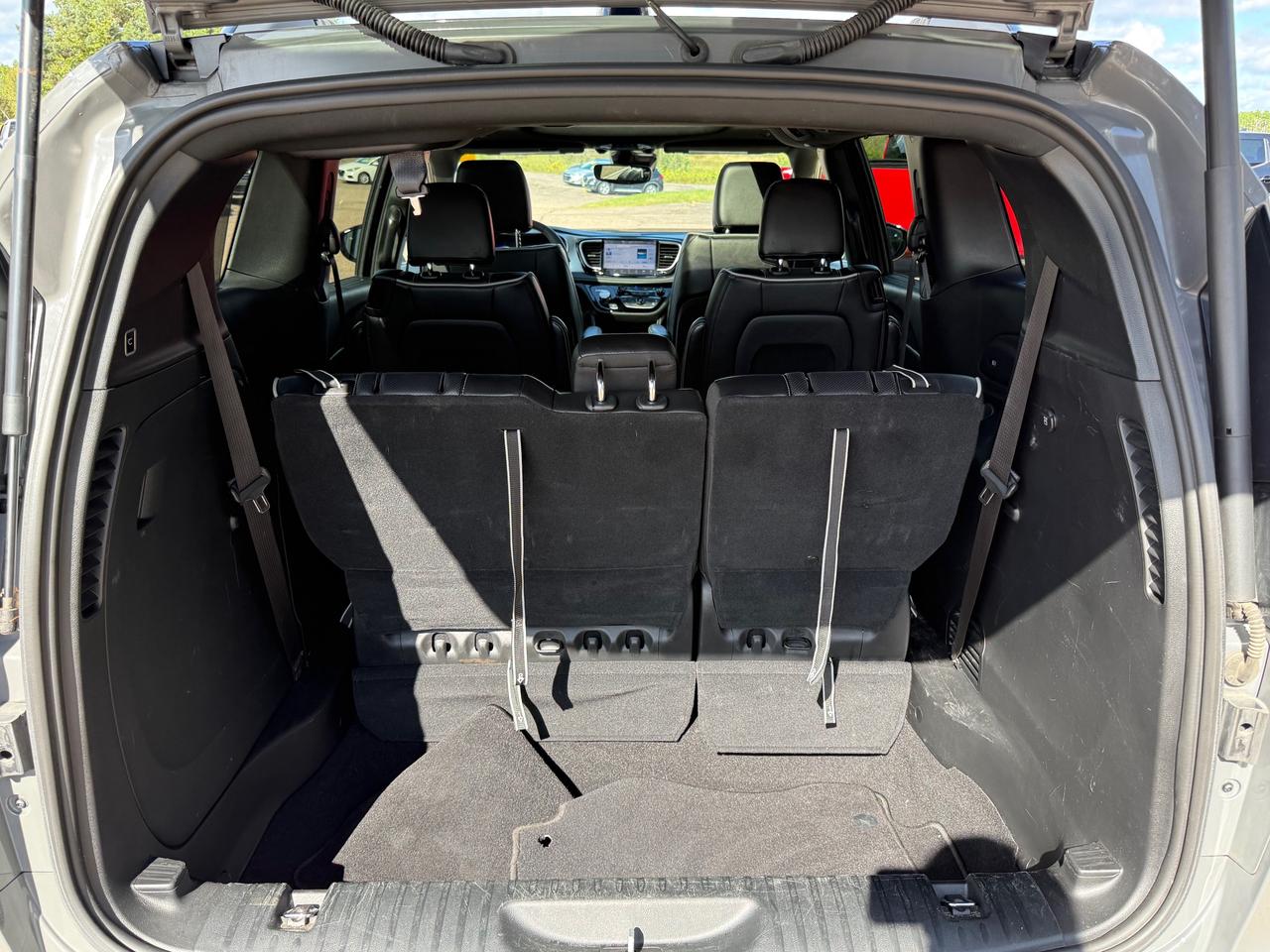 2025 Chrysler Pacifica Limited Front-Wheel Drive Passenger Van Photo