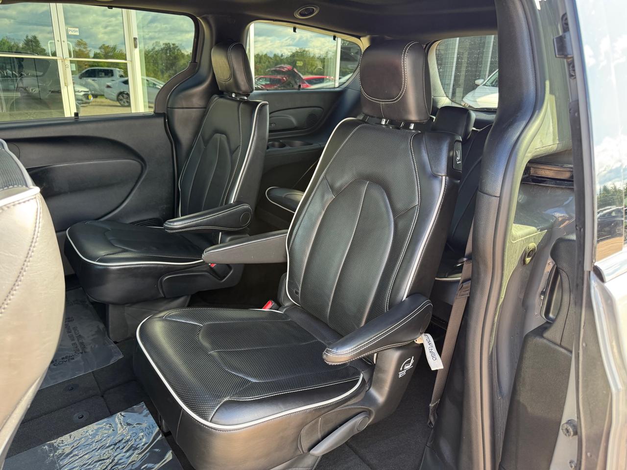2025 Chrysler Pacifica Limited Front-Wheel Drive Passenger Van Photo