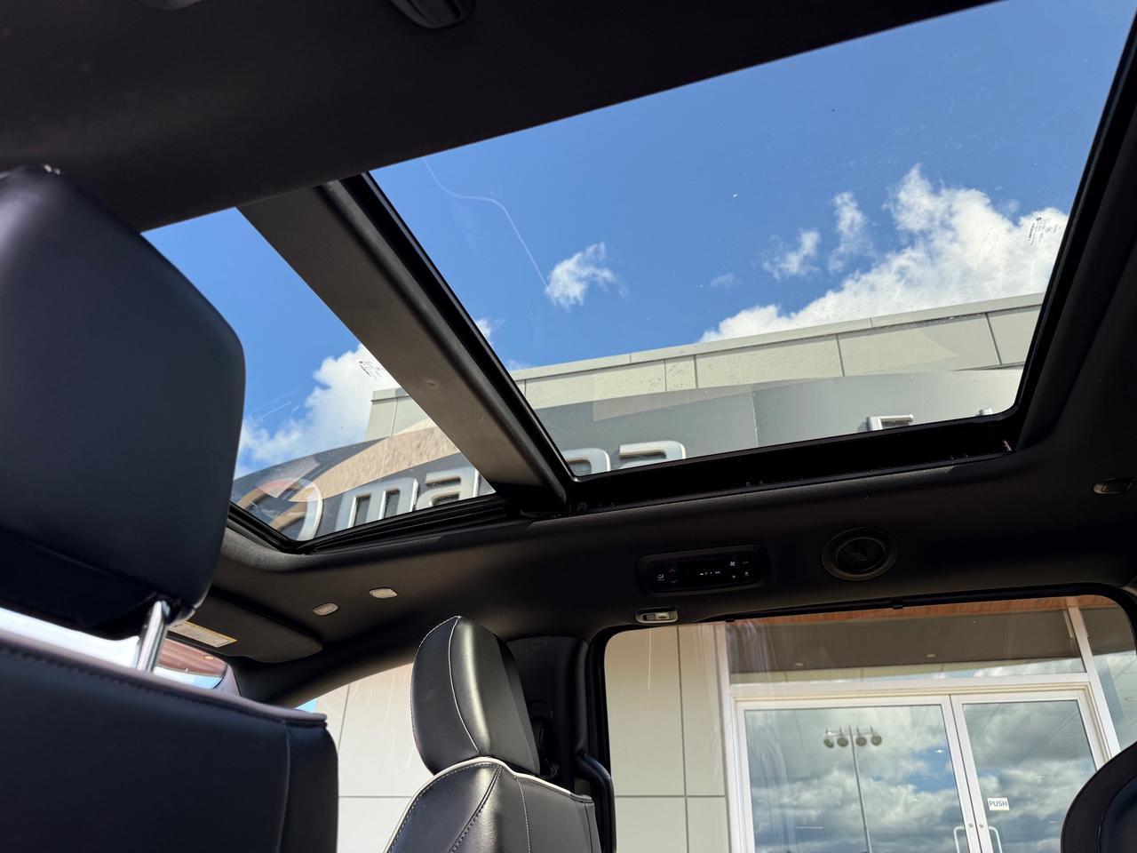 2025 Chrysler Pacifica Limited Front-Wheel Drive Passenger Van Photo