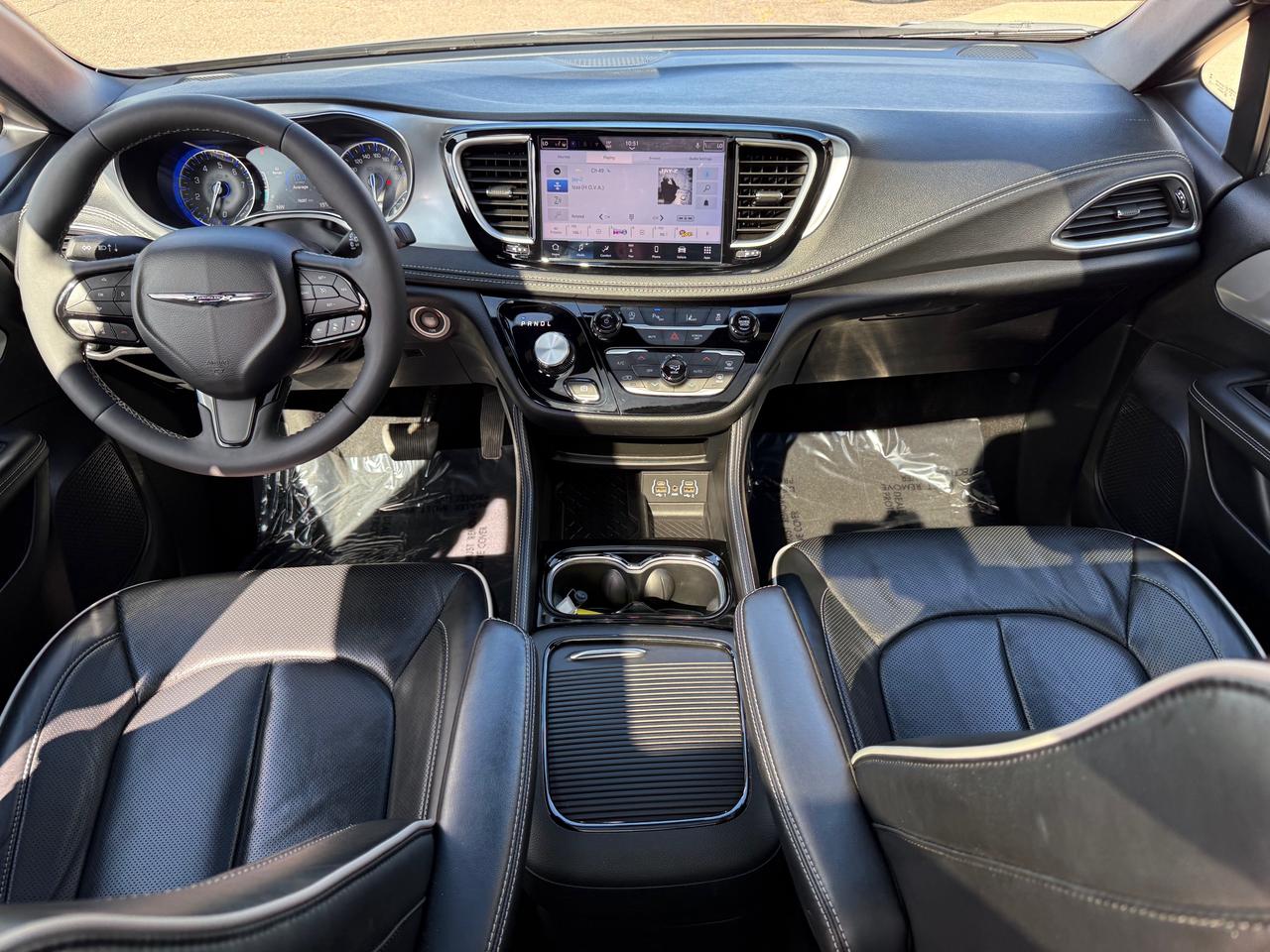 2025 Chrysler Pacifica Limited Front-Wheel Drive Passenger Van Photo