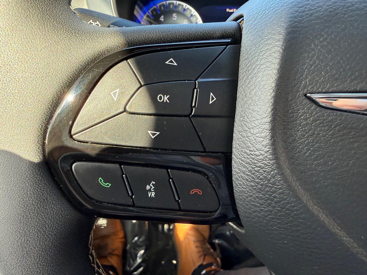 2025 Chrysler Pacifica Limited Front-Wheel Drive Passenger Van Photo