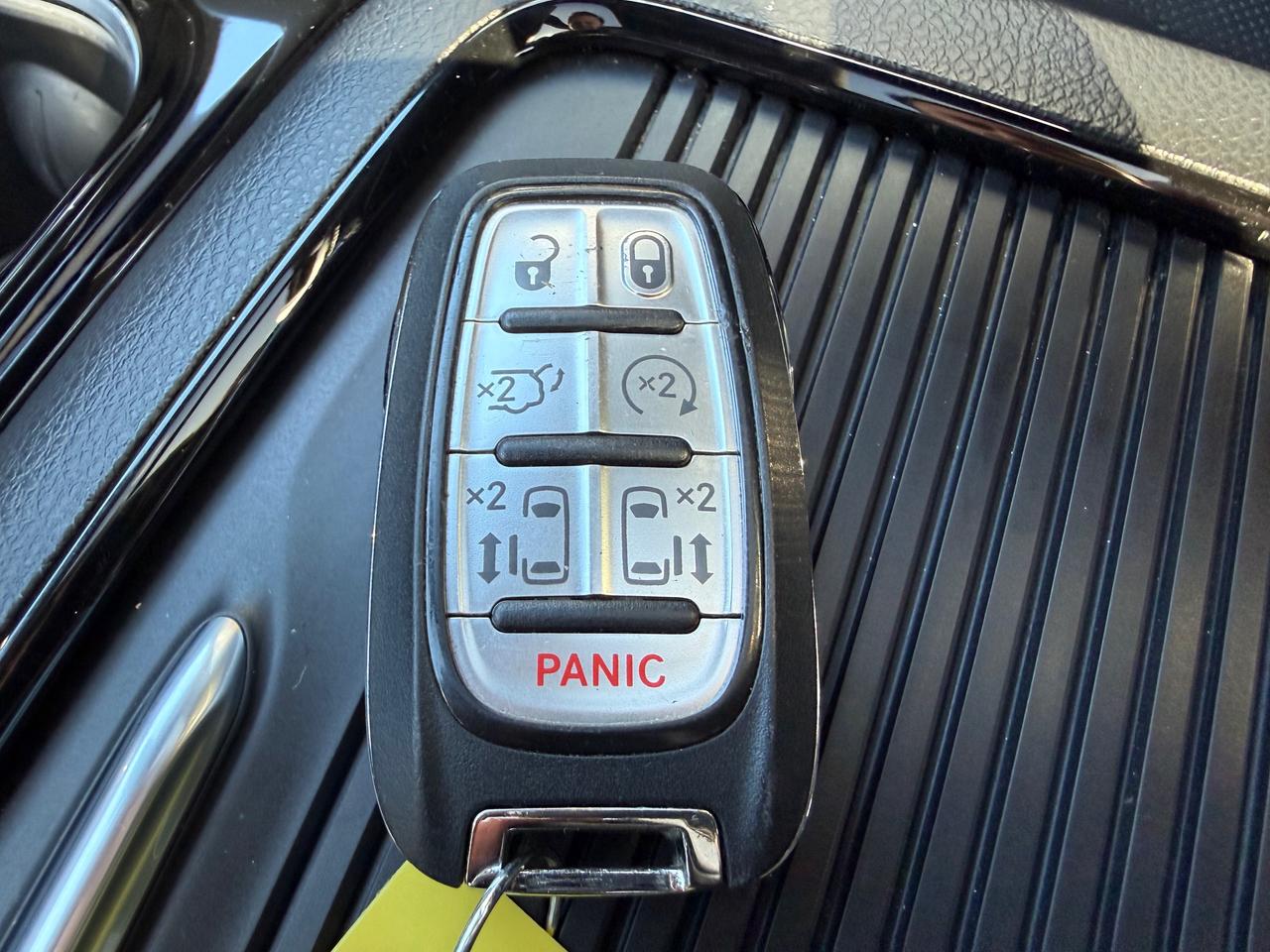 2025 Chrysler Pacifica Limited Front-Wheel Drive Passenger Van Photo