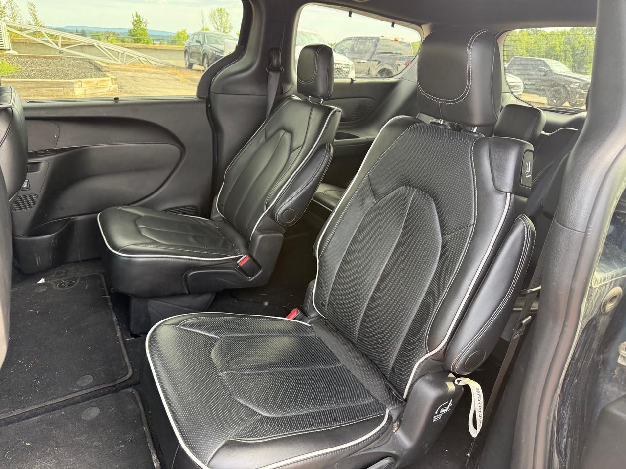 2025 Chrysler Pacifica Limited Front-Wheel Drive Passenger Van Photo