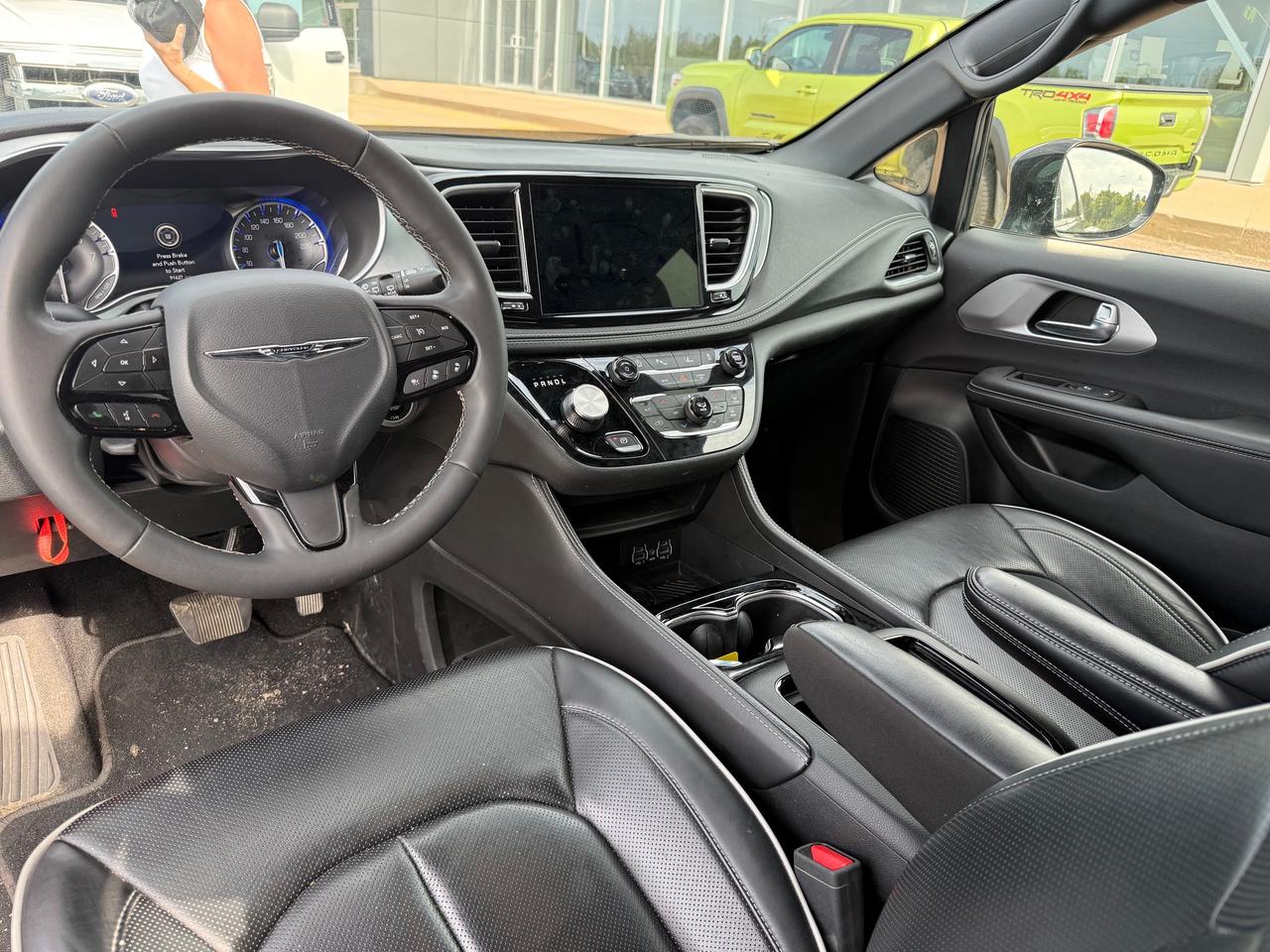 2025 Chrysler Pacifica Limited Front-Wheel Drive Passenger Van Photo