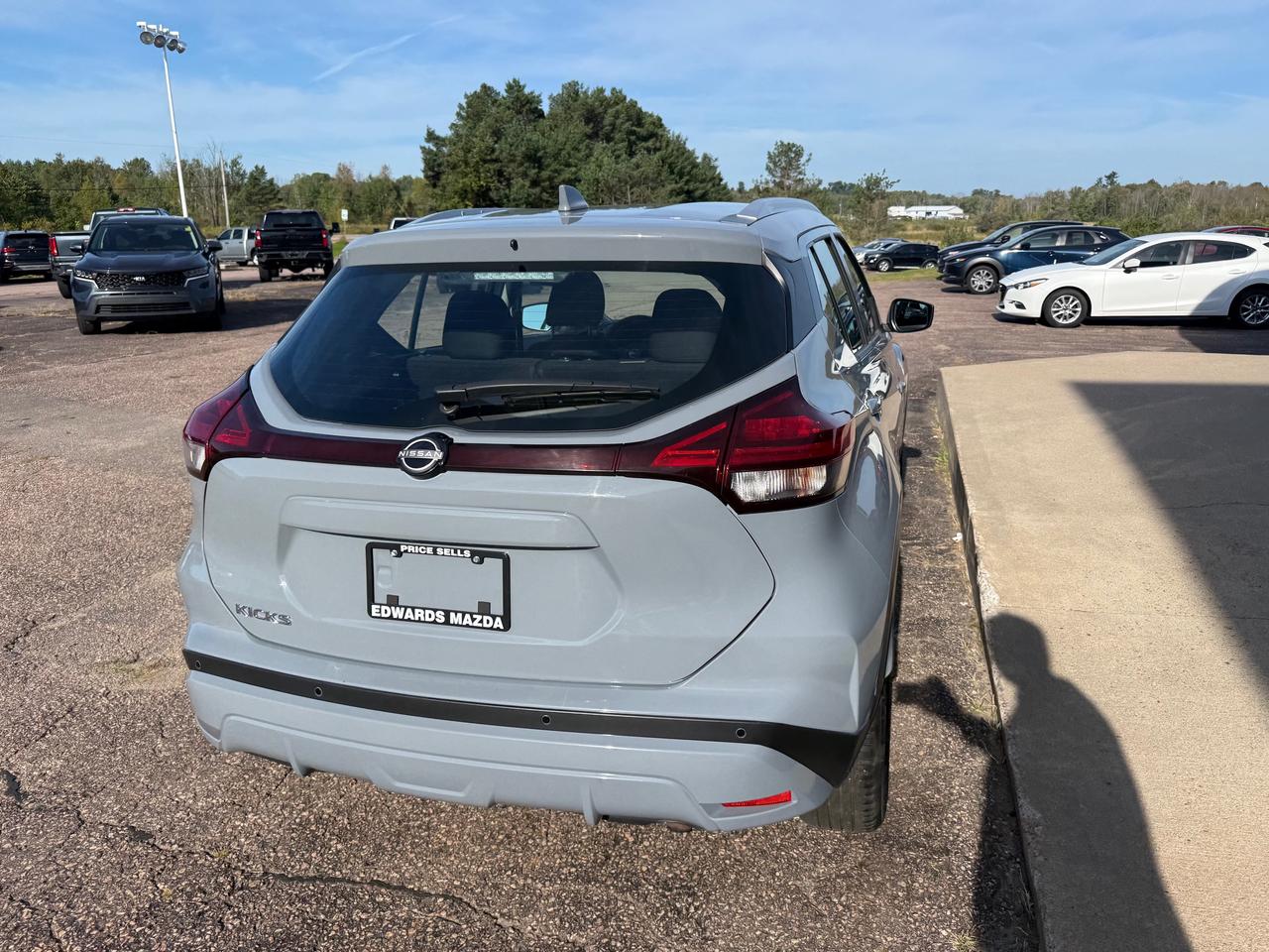 2025 Nissan Kicks Play SV 4dr Front-Wheel Drive Photo