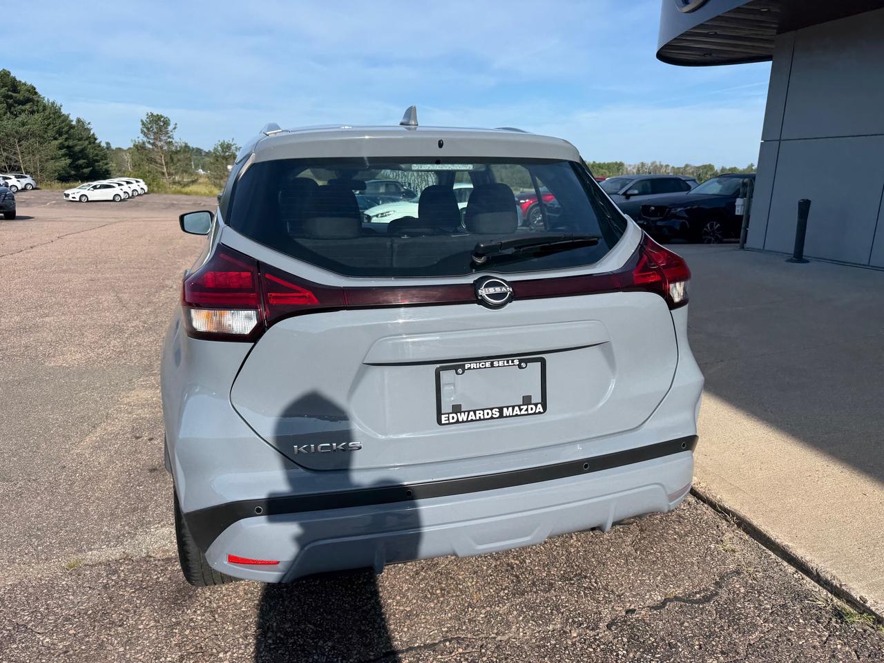 2025 Nissan Kicks Play SV 4dr Front-Wheel Drive Photo
