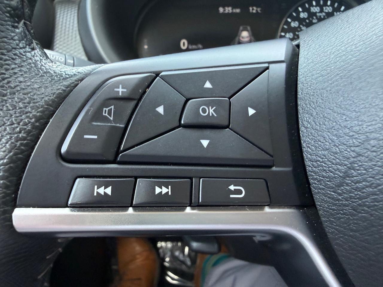 2025 Nissan Kicks Play SV 4dr Front-Wheel Drive Photo