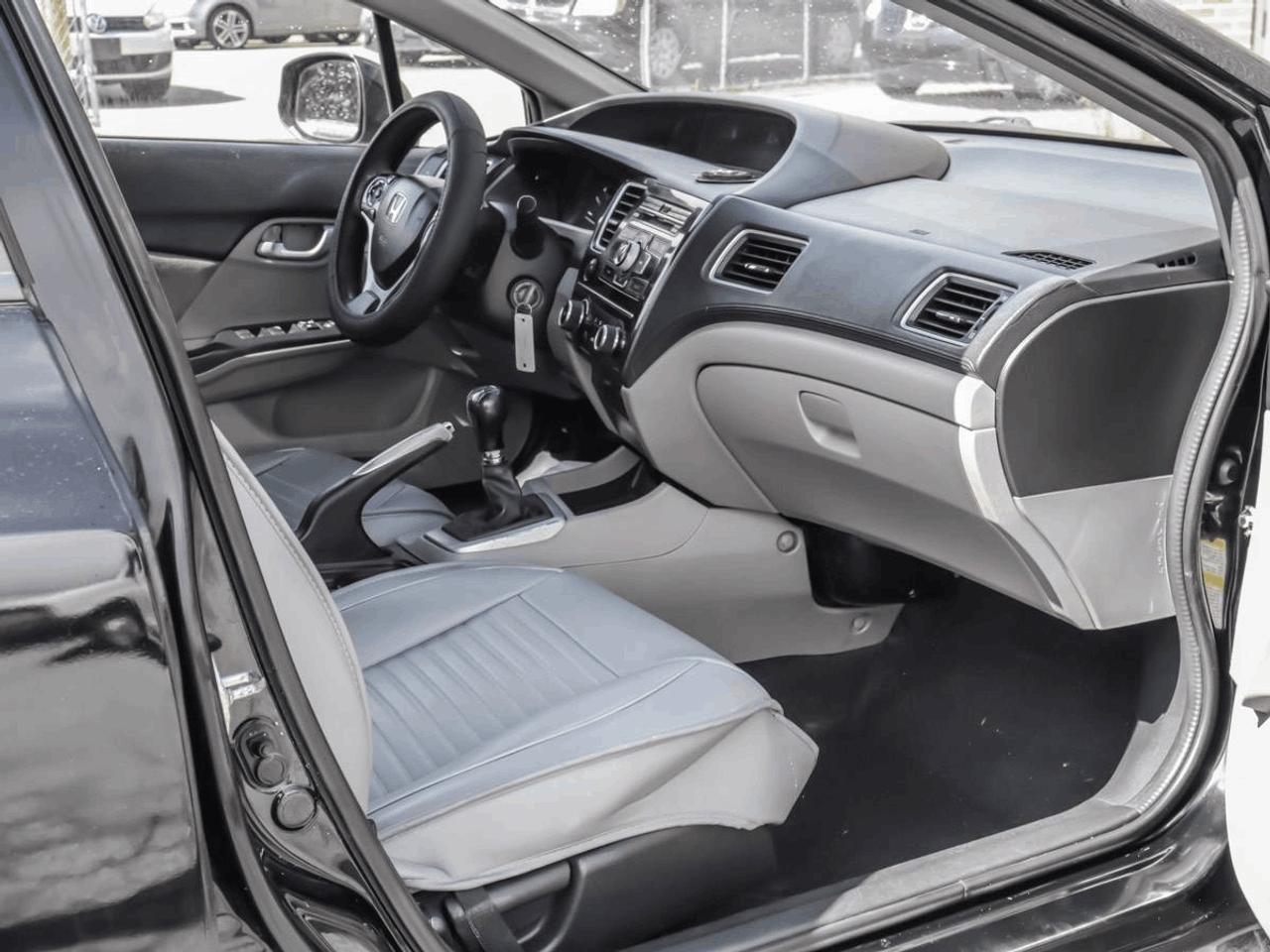 2013 Honda Civic 4dr Man LX Photo