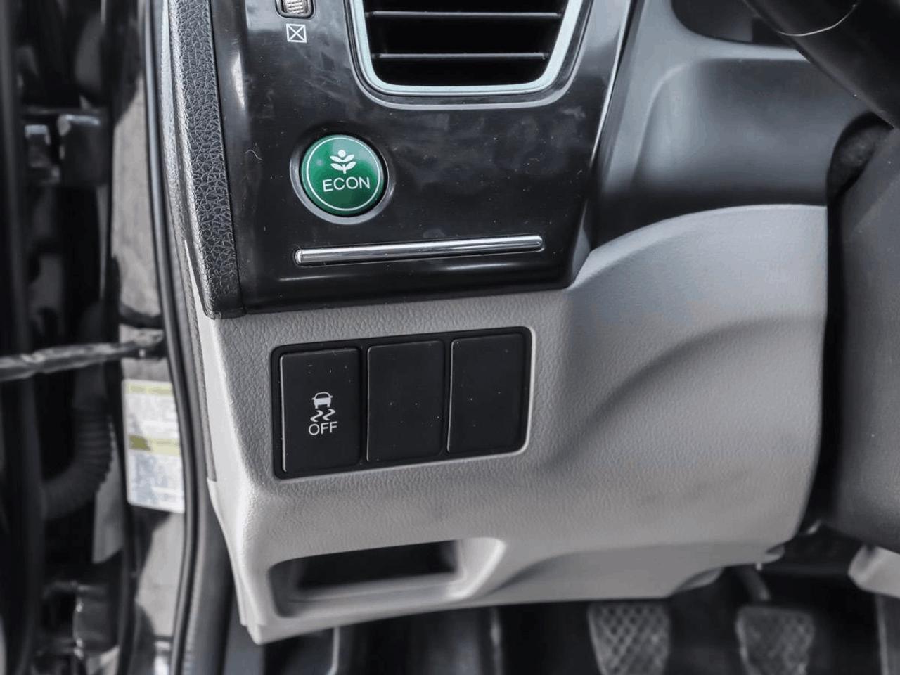 2013 Honda Civic 4dr Man LX Photo