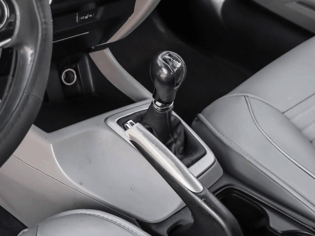 2013 Honda Civic 4dr Man LX Photo