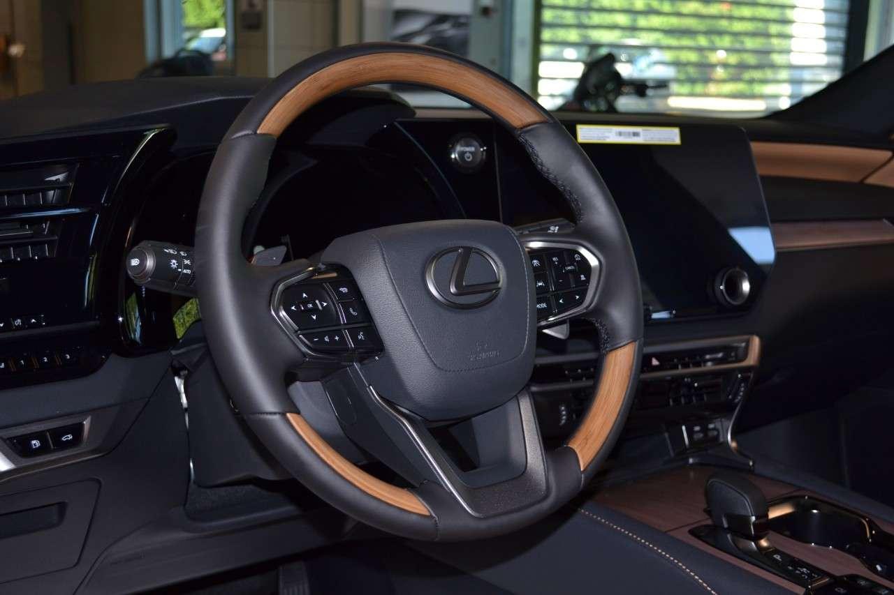 2026 Lexus RX 450h Ultra Premium Photo
