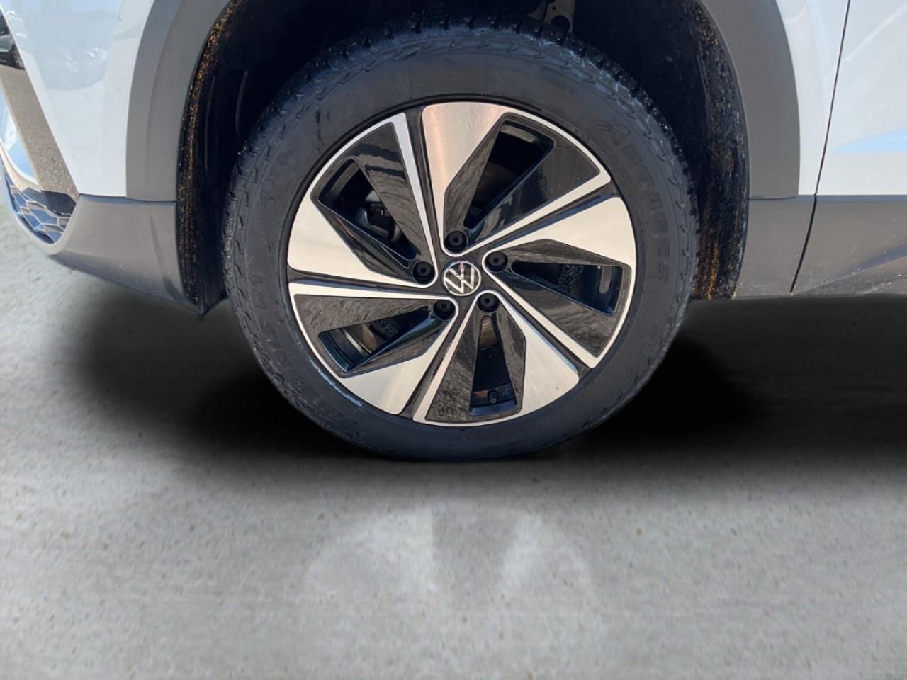 2024 Volkswagen Taos Comfortline 4dr All-Wheel Drive 4MOTION Photo
