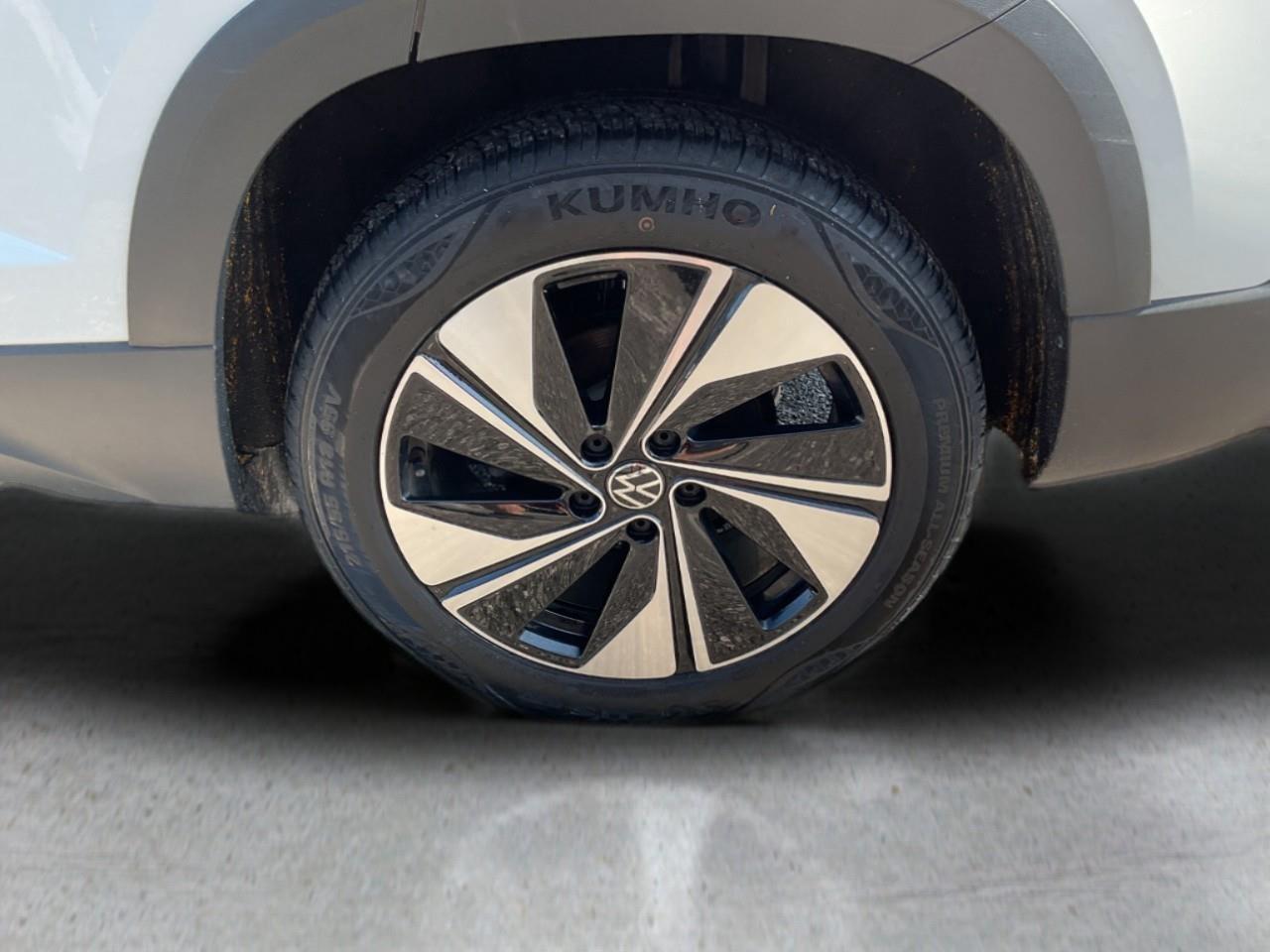 2024 Volkswagen Taos Comfortline 4dr All-Wheel Drive 4MOTION Photo