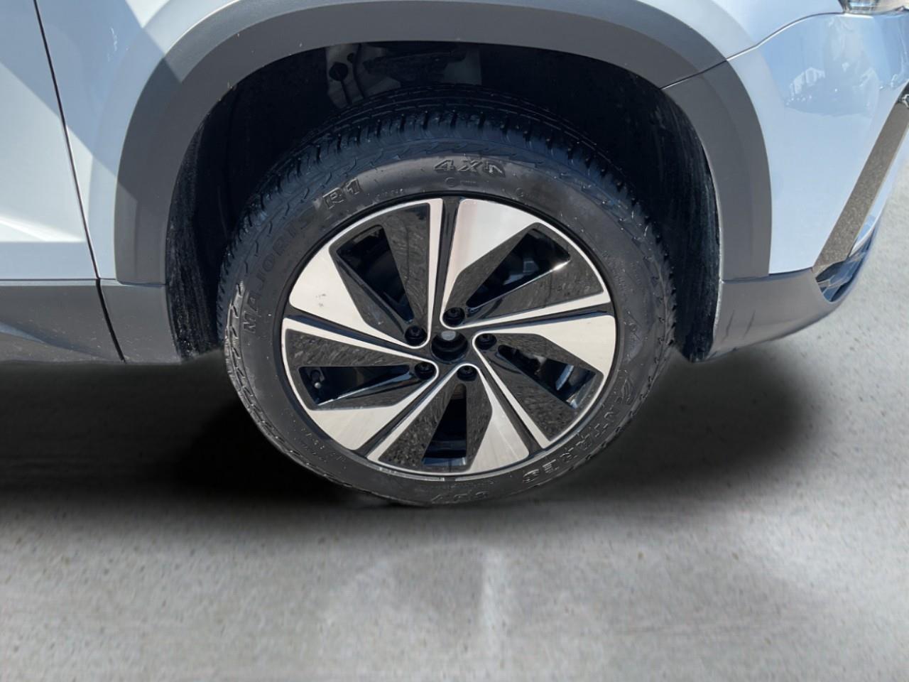 2024 Volkswagen Taos Comfortline 4dr All-Wheel Drive 4MOTION Photo