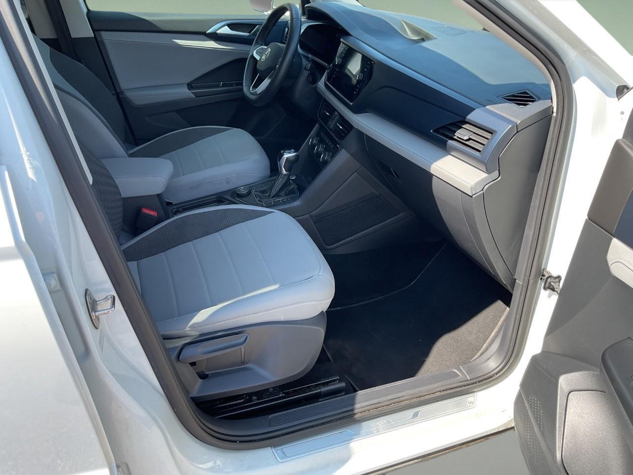 2024 Volkswagen Taos Comfortline 4dr All-Wheel Drive 4MOTION Photo