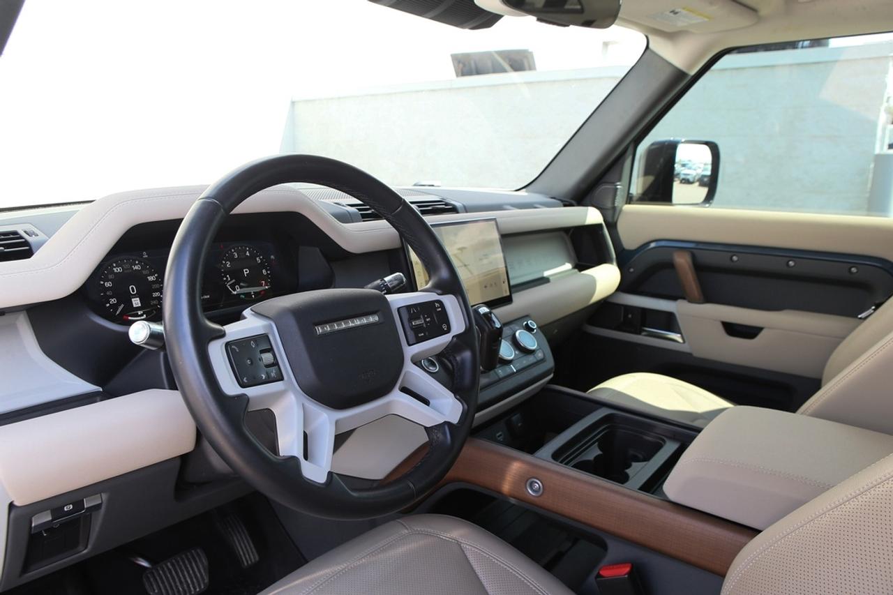 2022 Land Rover Defender SE Photo