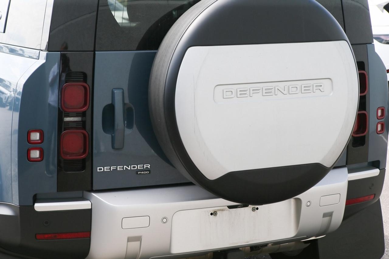 2022 Land Rover Defender SE Photo