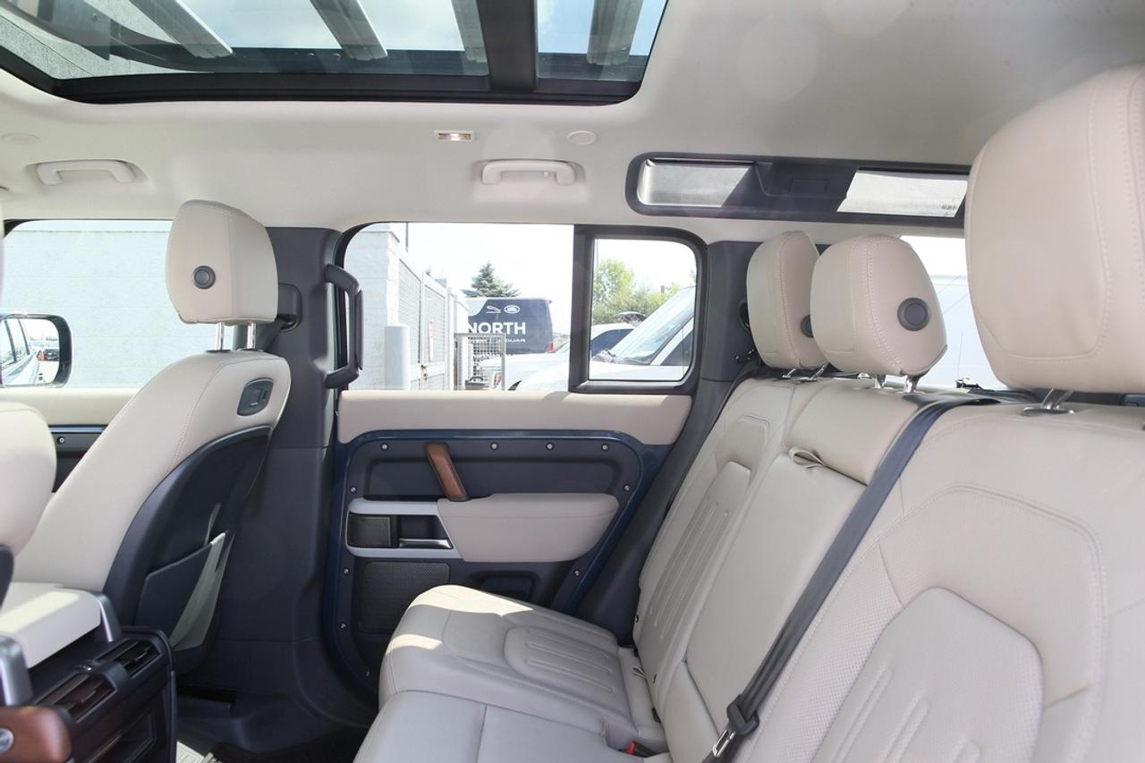 2022 Land Rover Defender SE Photo