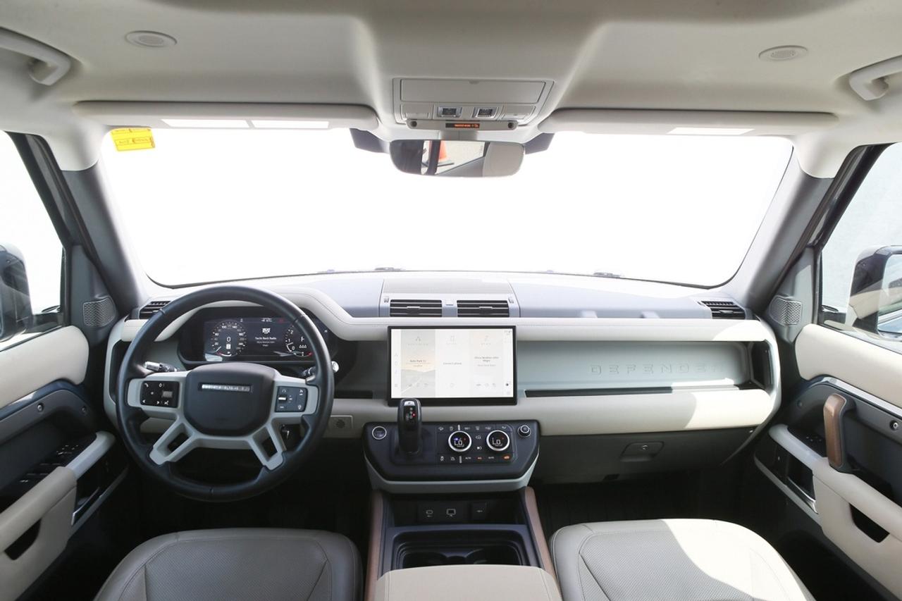 2022 Land Rover Defender SE Photo