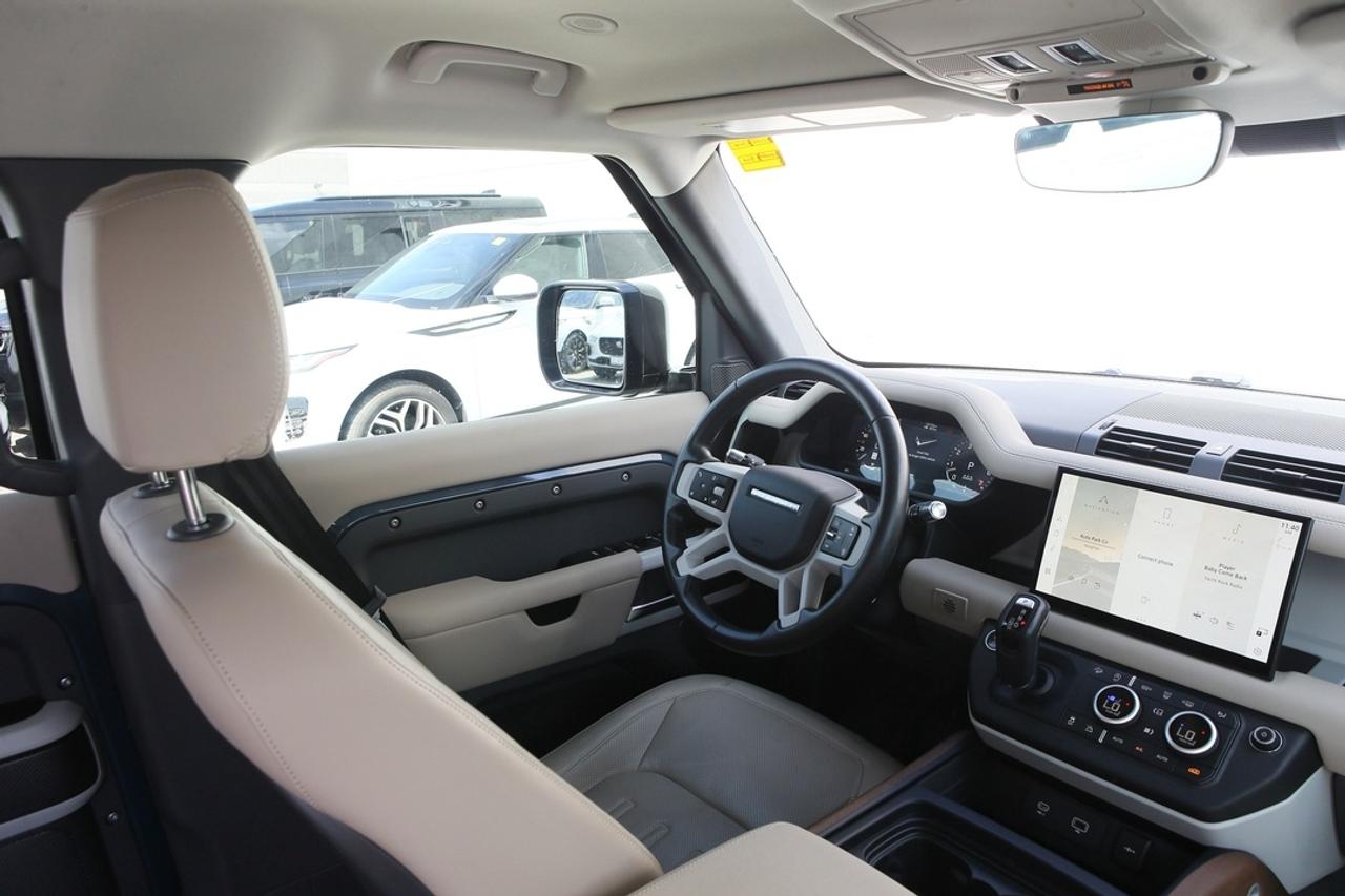 2022 Land Rover Defender SE Photo