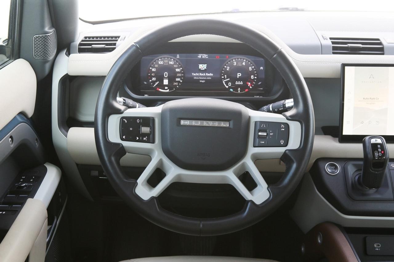 2022 Land Rover Defender SE Photo