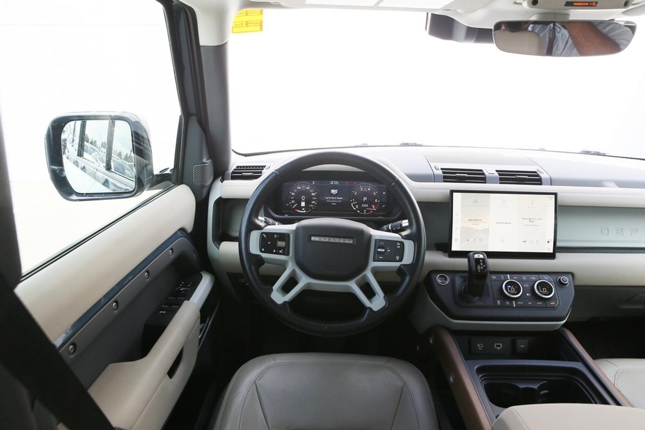 2022 Land Rover Defender SE Photo