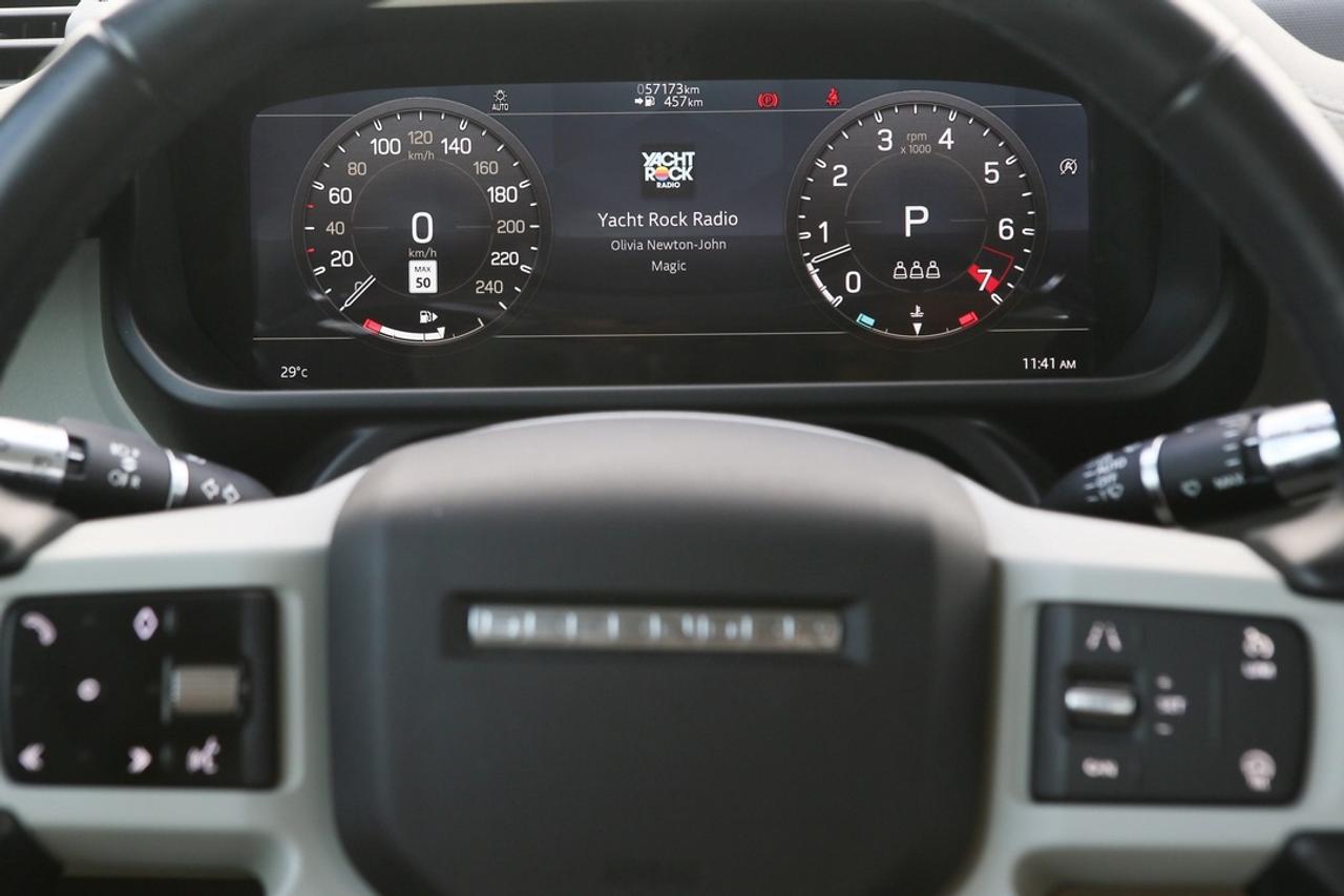 2022 Land Rover Defender SE Photo