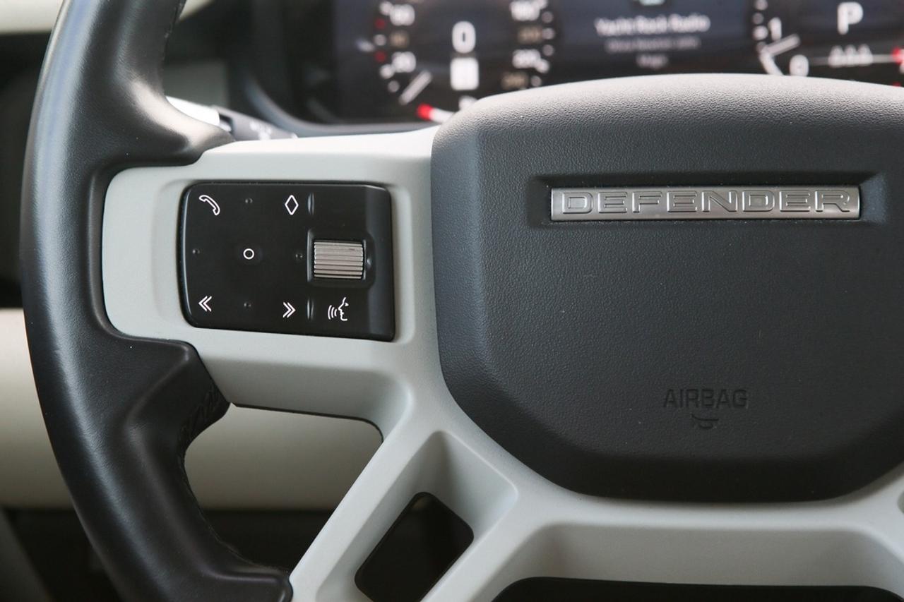 2022 Land Rover Defender SE Photo